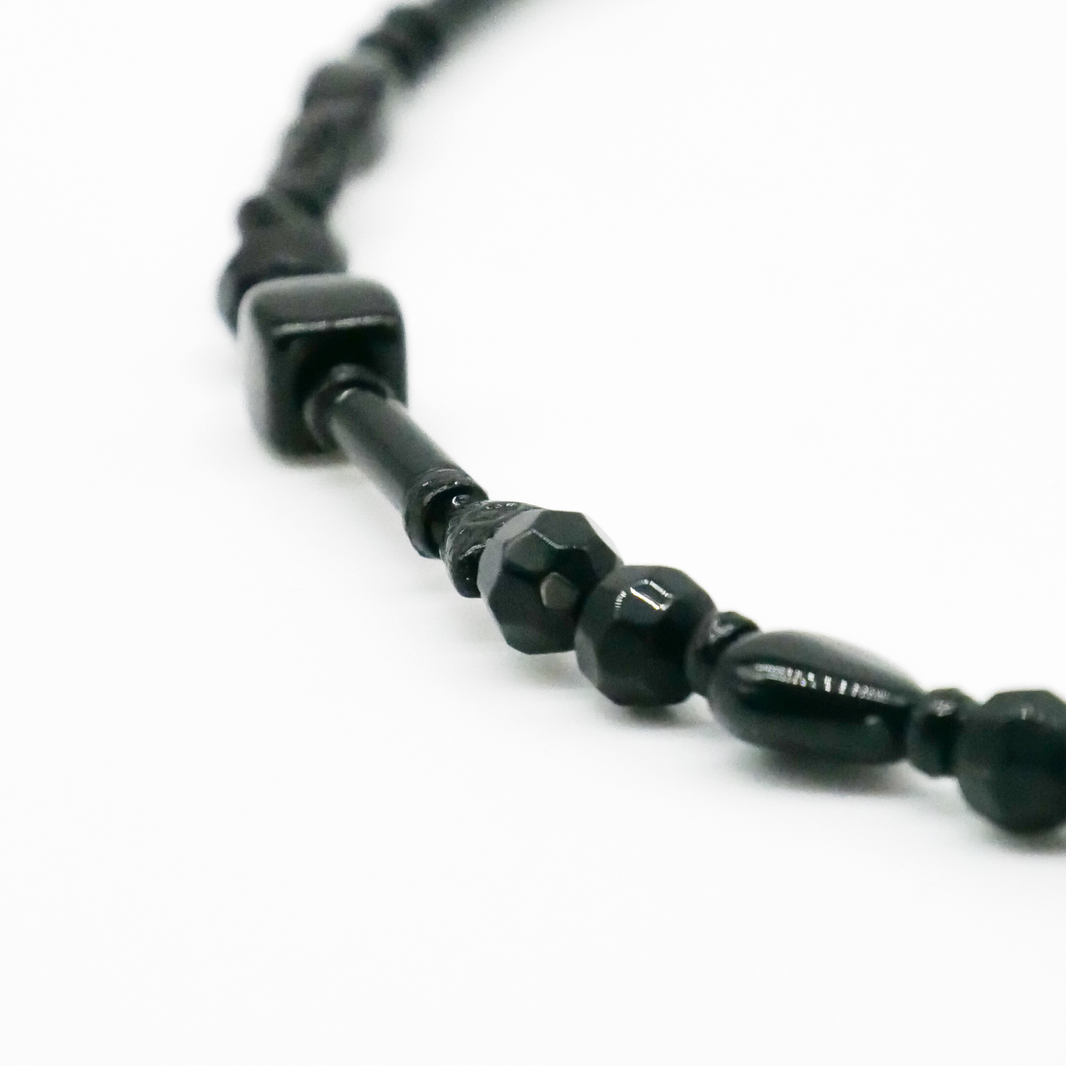  "Jet Schmuck" Kette ca. 48 cm schwarze Glasperlen, verschiedene Formen