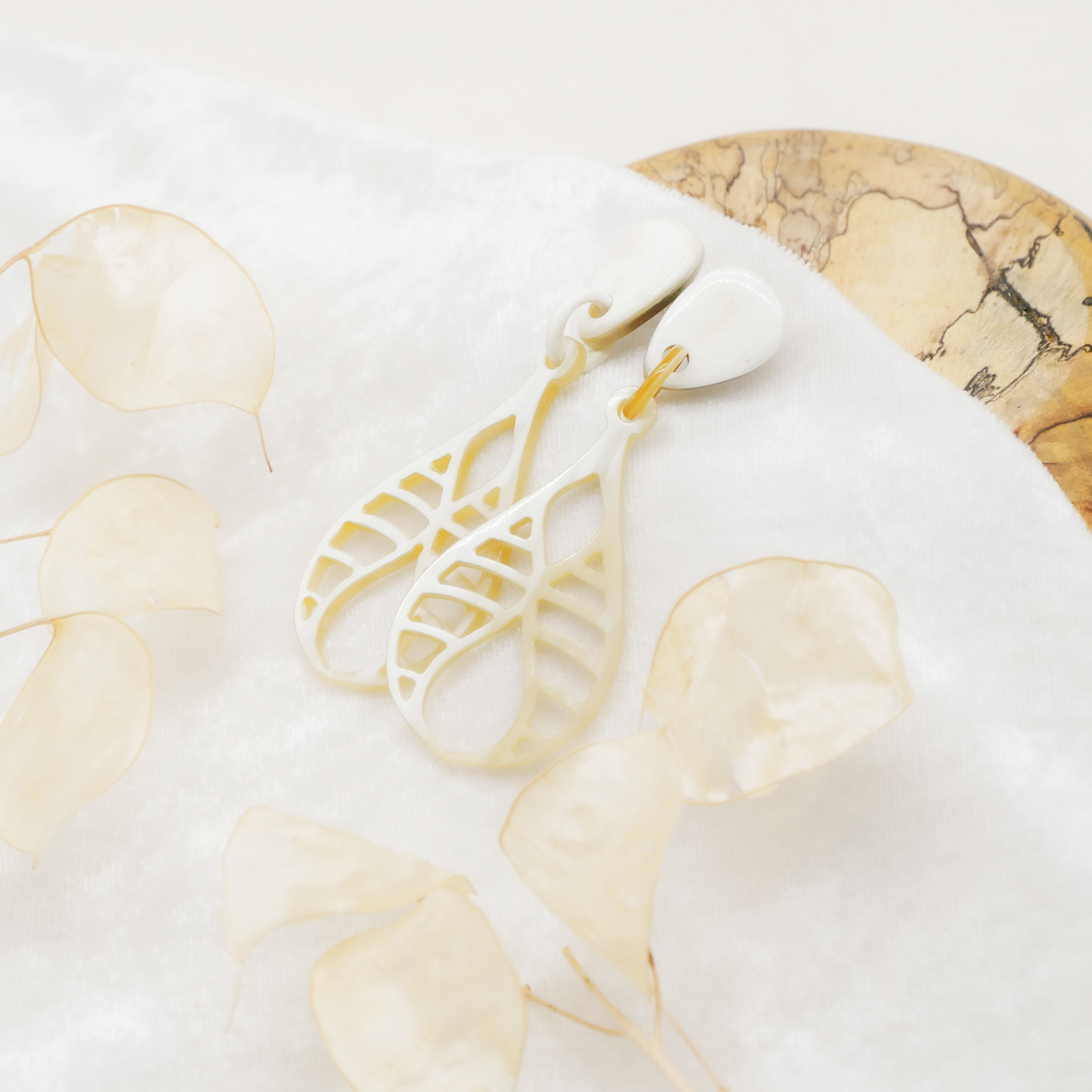  "Craft Art" Ohrring "Pendel" weißes Horn