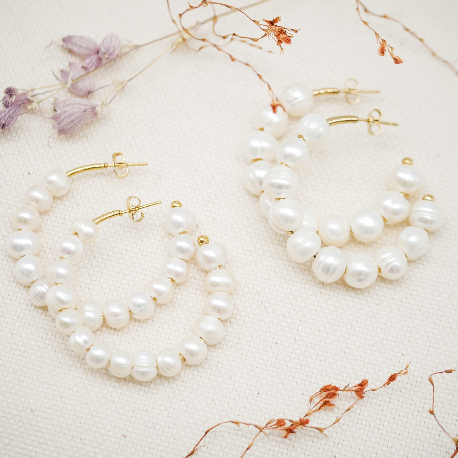 "Freshwater Pearls"  offene Creole mit SWZ Perlen, ⌀  9-10 mm, goldfarben