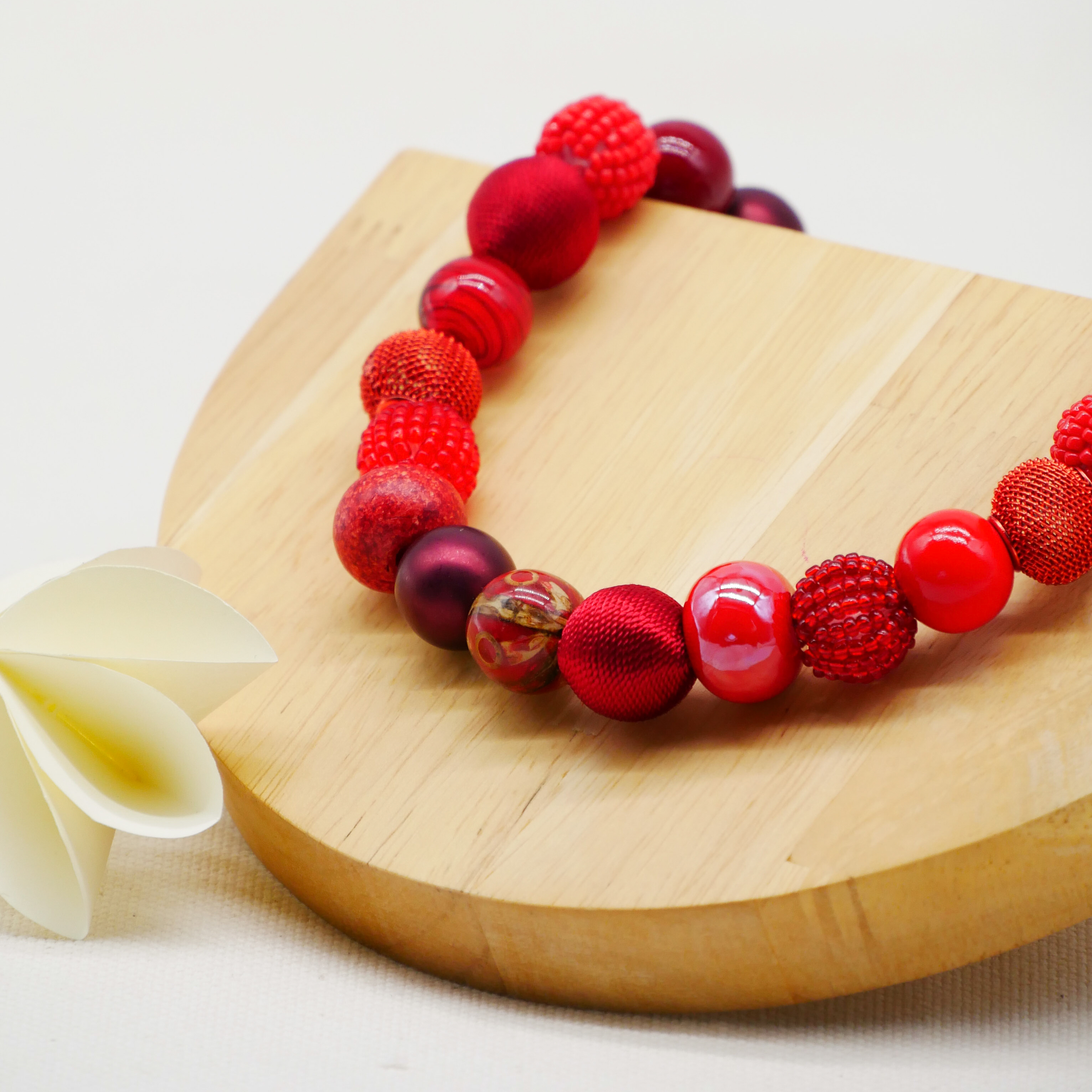 "New Bowls" necklace, bordeaux