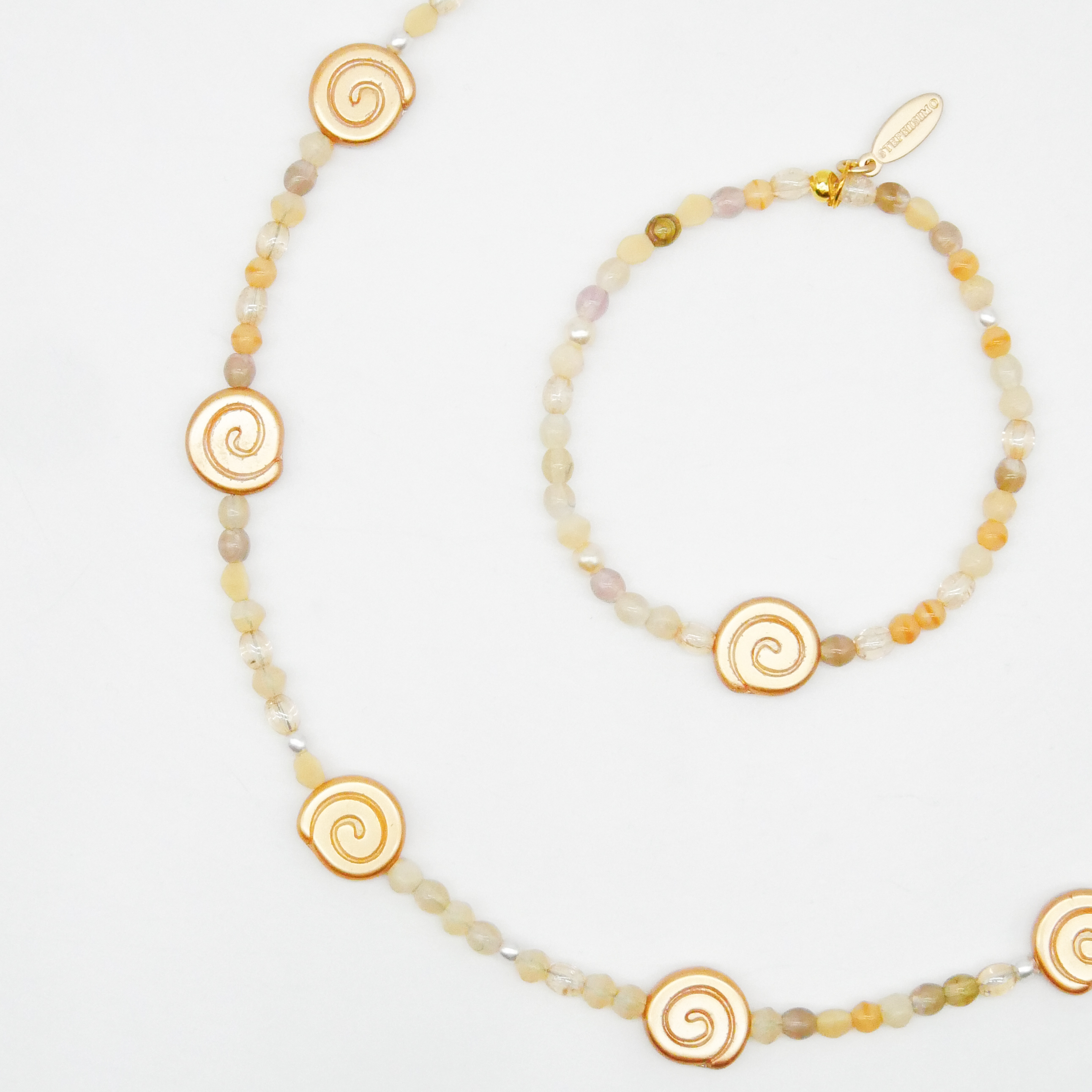  "Shell" kurze Kette, kleine Glasperlen Glasschnecken, sand 