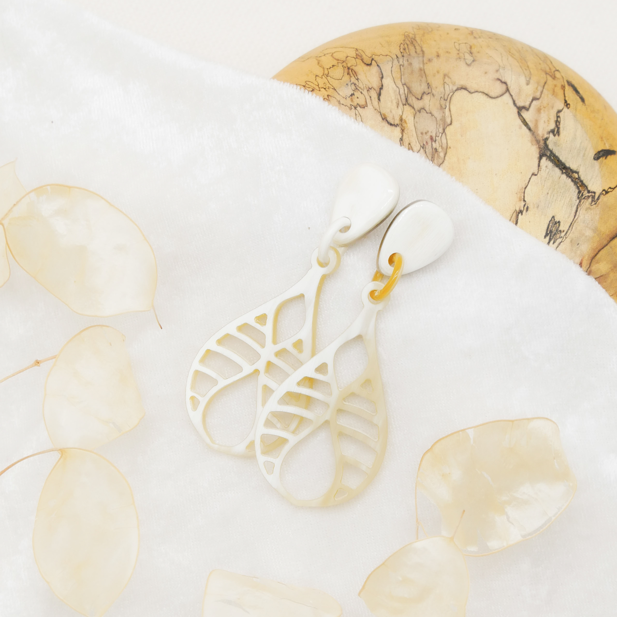  "Craft Art" Ohrring "Pendel" weißes Horn