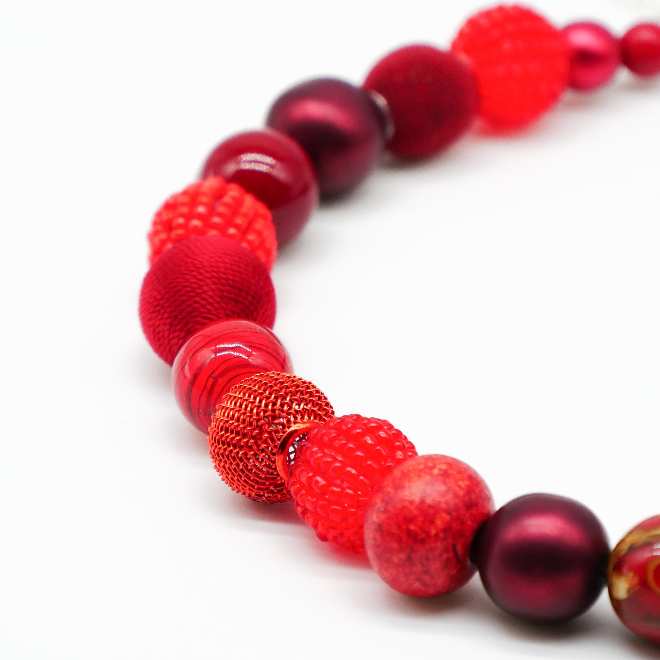 "New Bowls" necklace, bordeaux