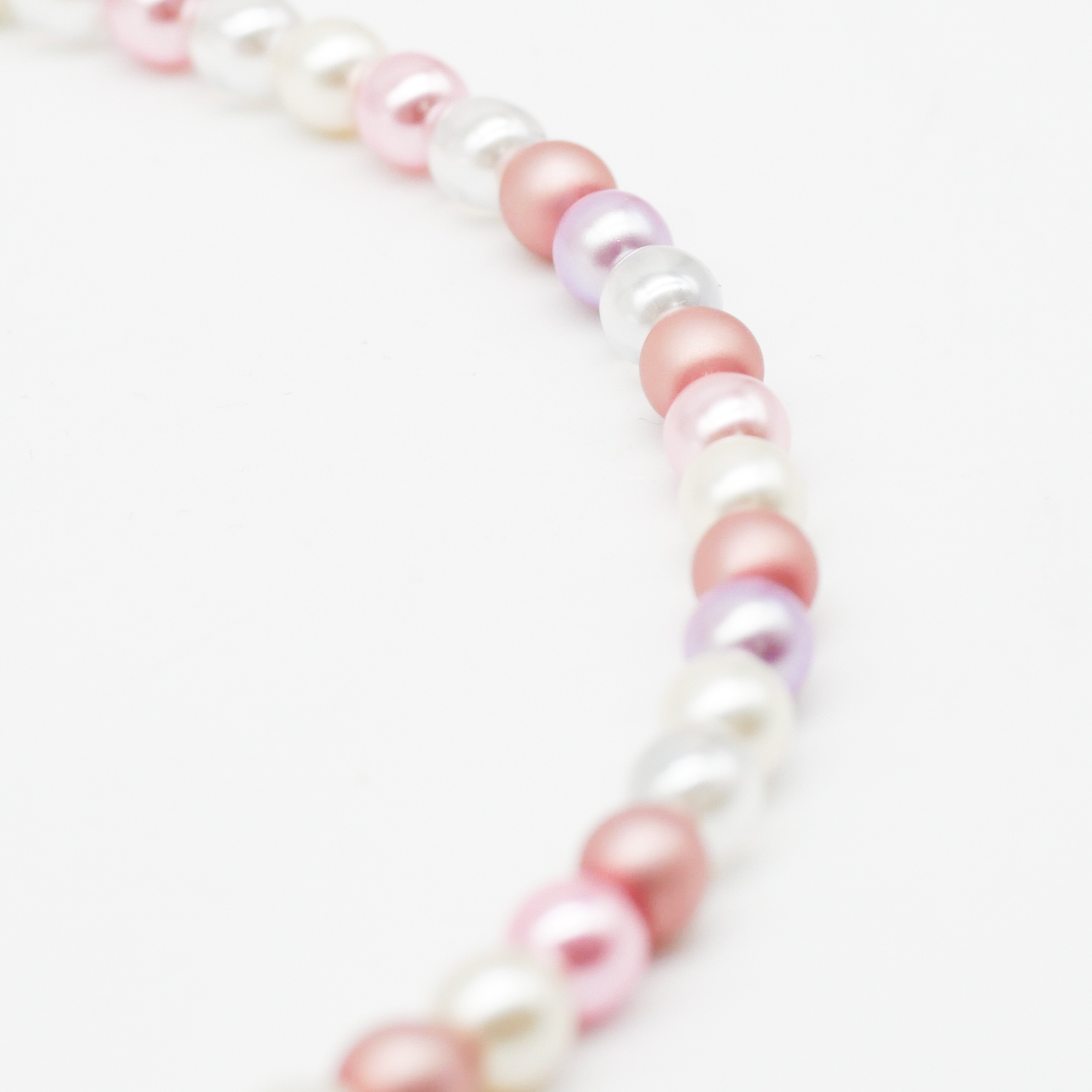 Short pearl necklace, rose