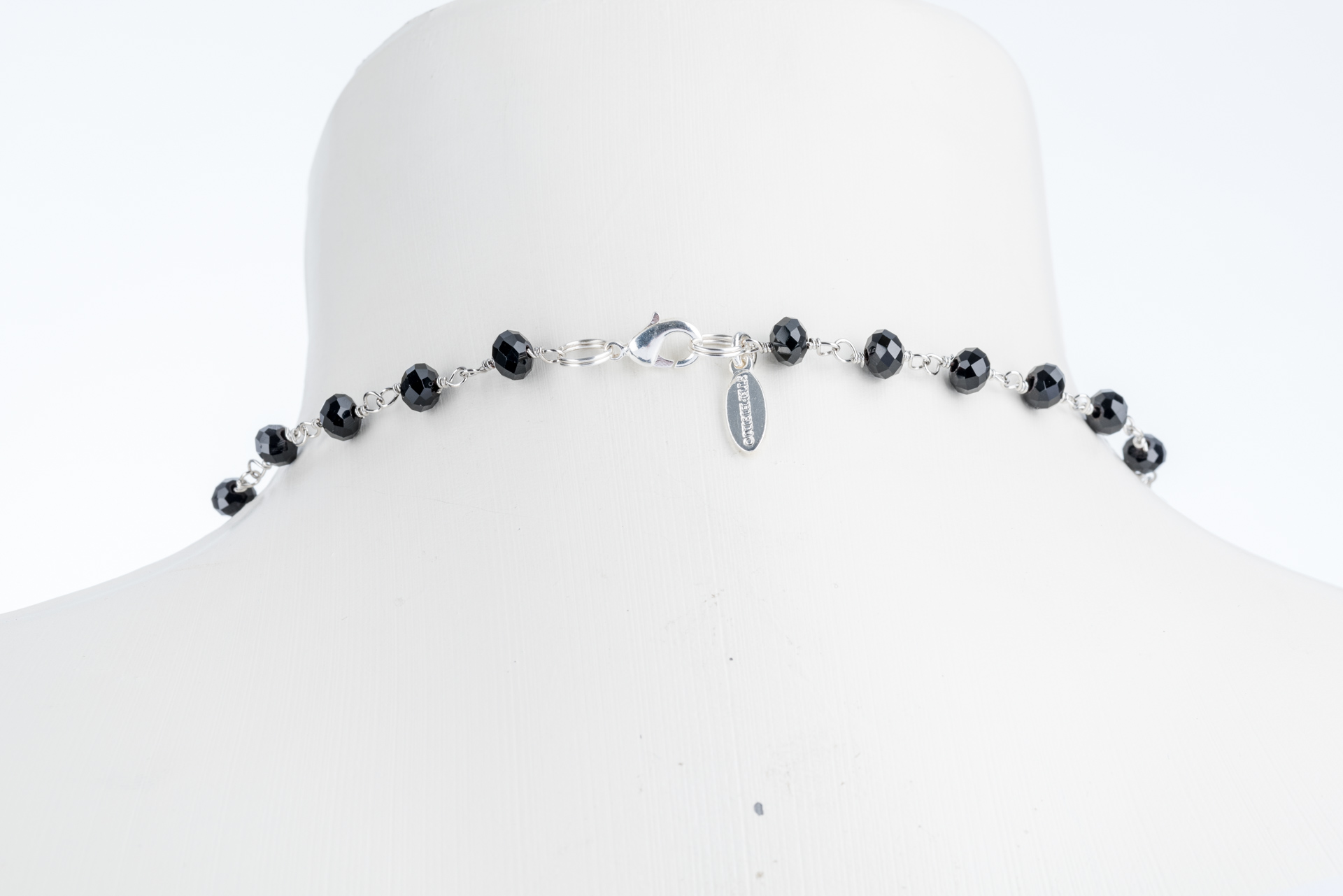 "Steinzähne" lange Kette mit Glaskristallen schwarz und Anhänger Onyx-multi