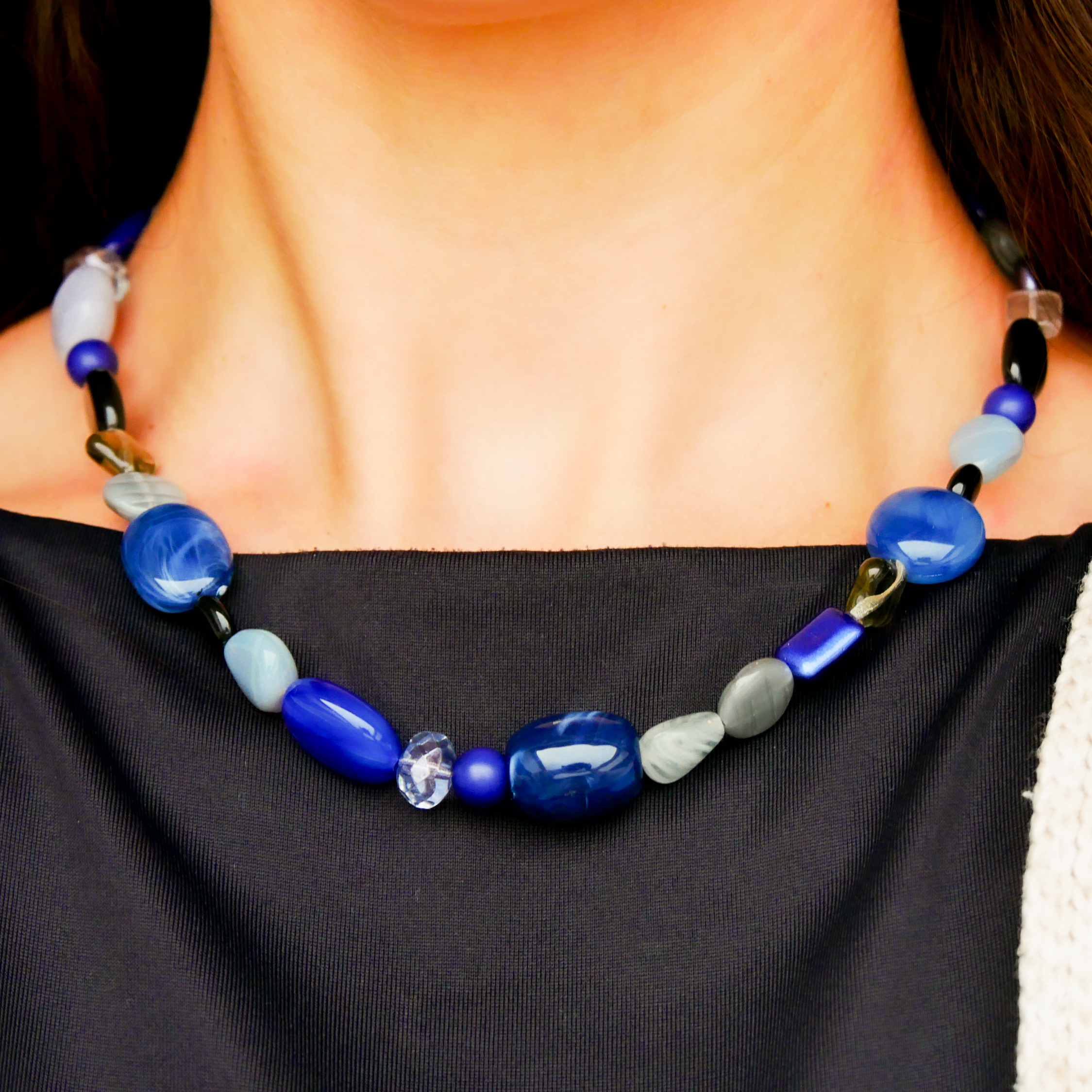 "Summer Feeling",  Kette aus verschiedenen Formen, Glas- und Resin Perlen, blau