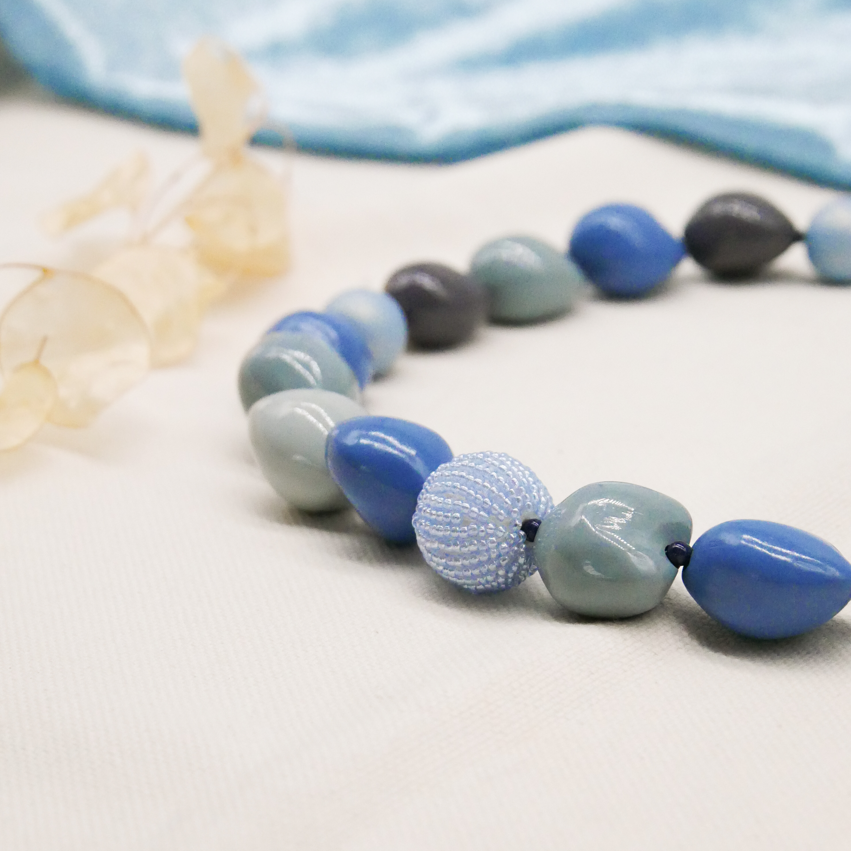  "Summer Feeling" Kette ca. 60 cm, Lumba Samen, Glasperlen, blue petrol