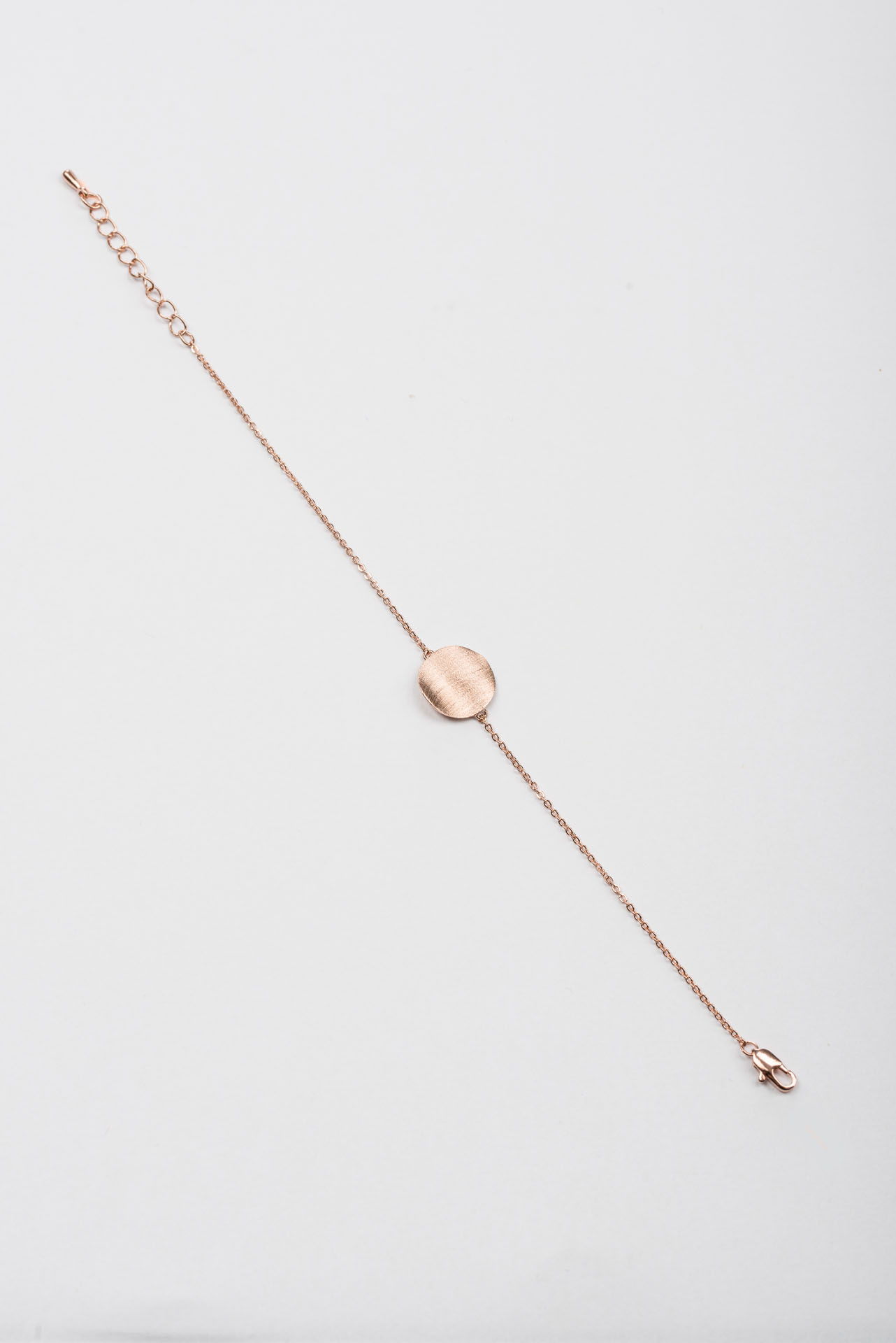 "Fine Filigré" feines Armband, gewellte mattierte Scheibe, rosé vergoldet