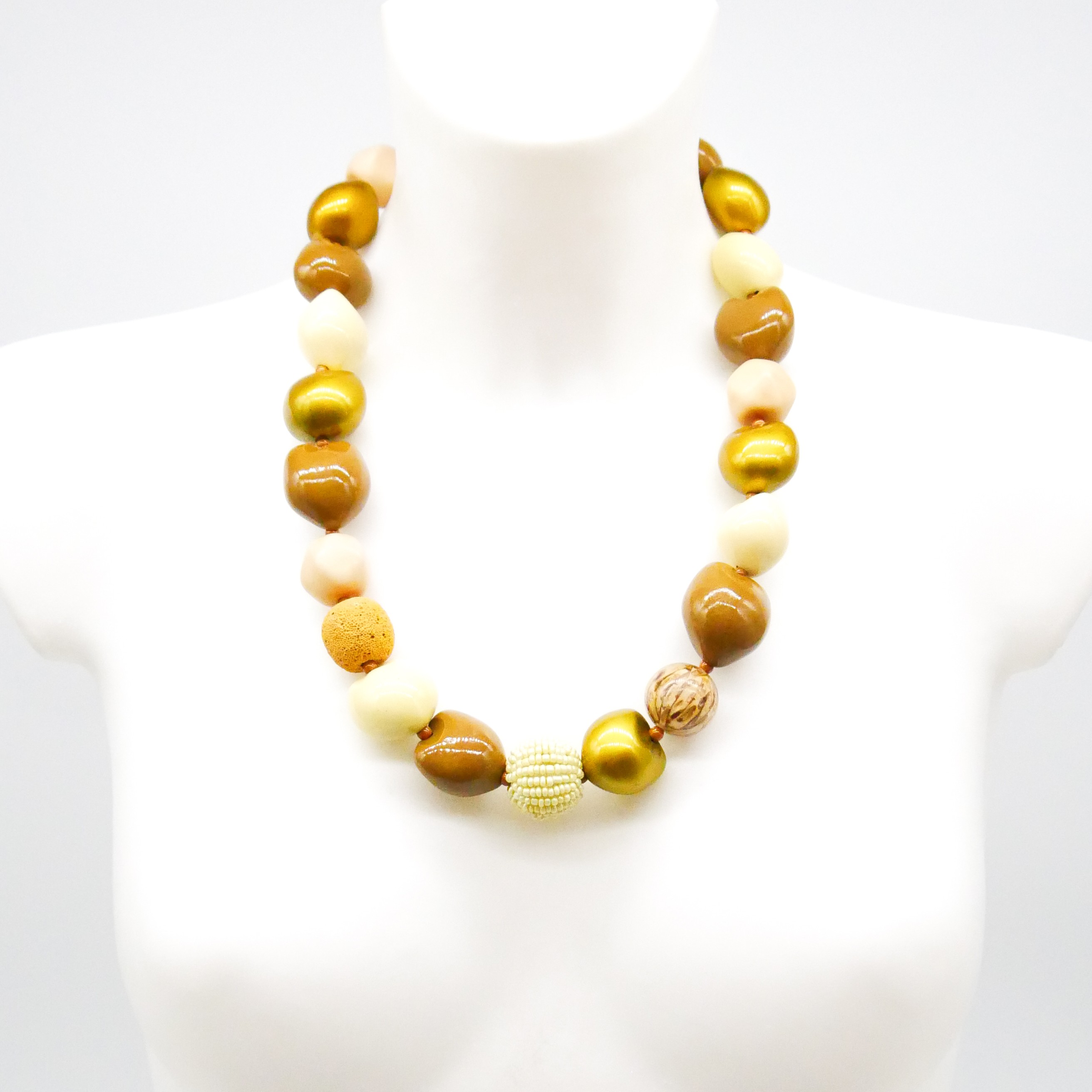  "Summer Feeling" Kette ca. 60 cm, Lumba Samen, Glasperlen, Resin Perle, braun-gold 