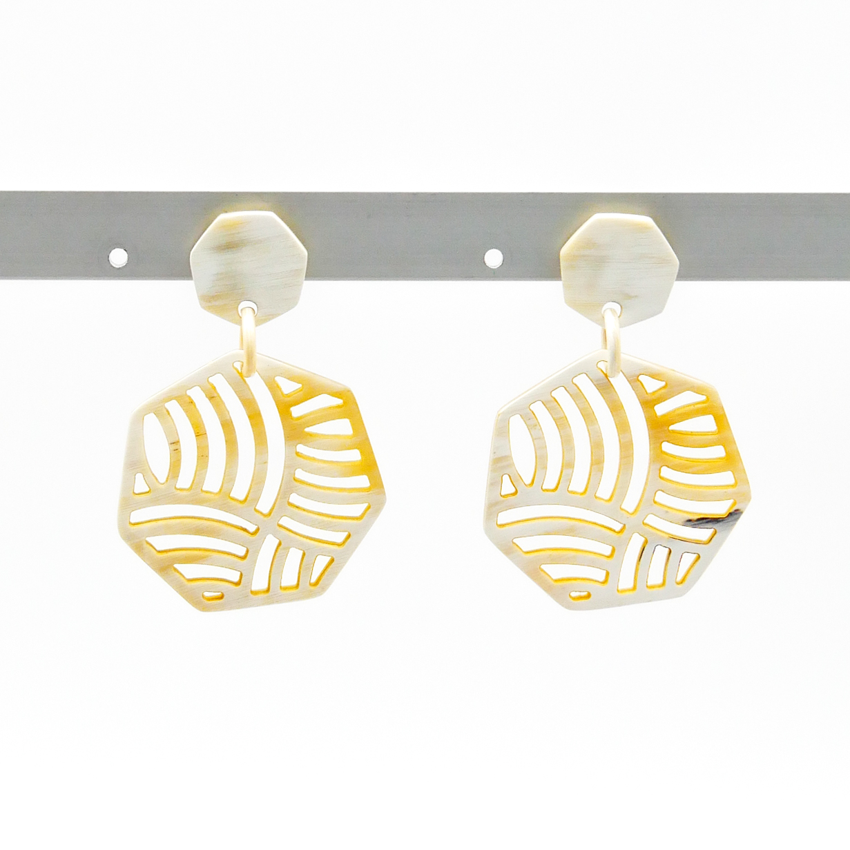  "Craft Art" Ohrring "Polygon" weißes Horn