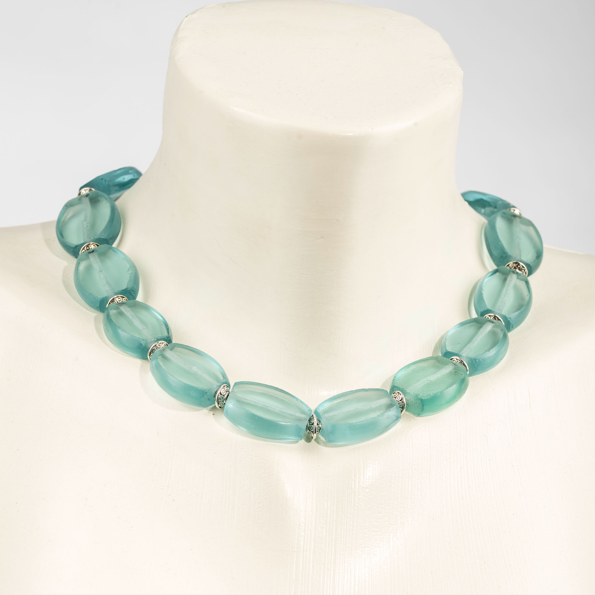 "Java" kurze Kette mit Glasovalen - aquamarine