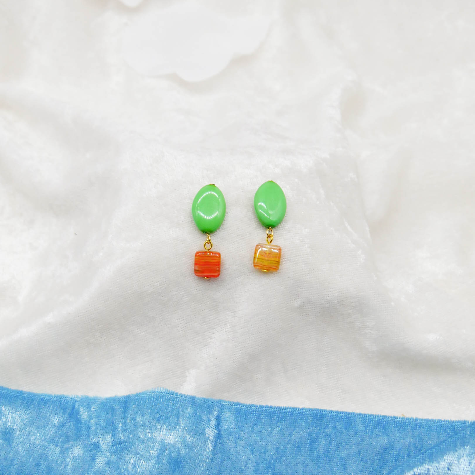 "Summer-Feeling"  Ohrring aus verschiedenen Formen, Glas- und Resin Perlen, multicolor