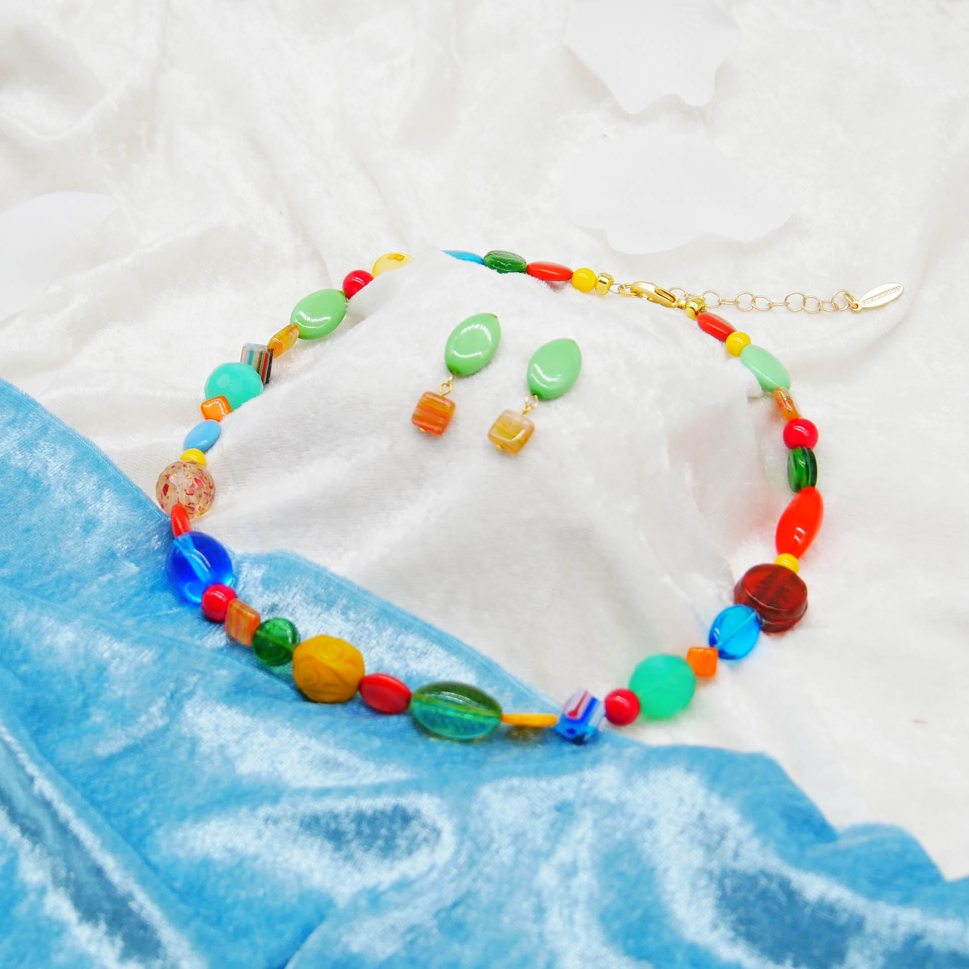 "Summer-Feeling"  Ohrring aus verschiedenen Formen, Glas- und Resin Perlen, multicolor