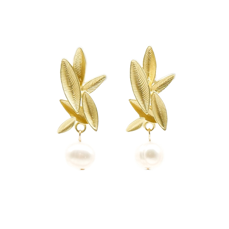 "Freshwater Pearls"  Ohrstecker "Blätter" vergoldet aus SWZ Perlen, ca. 8 mm