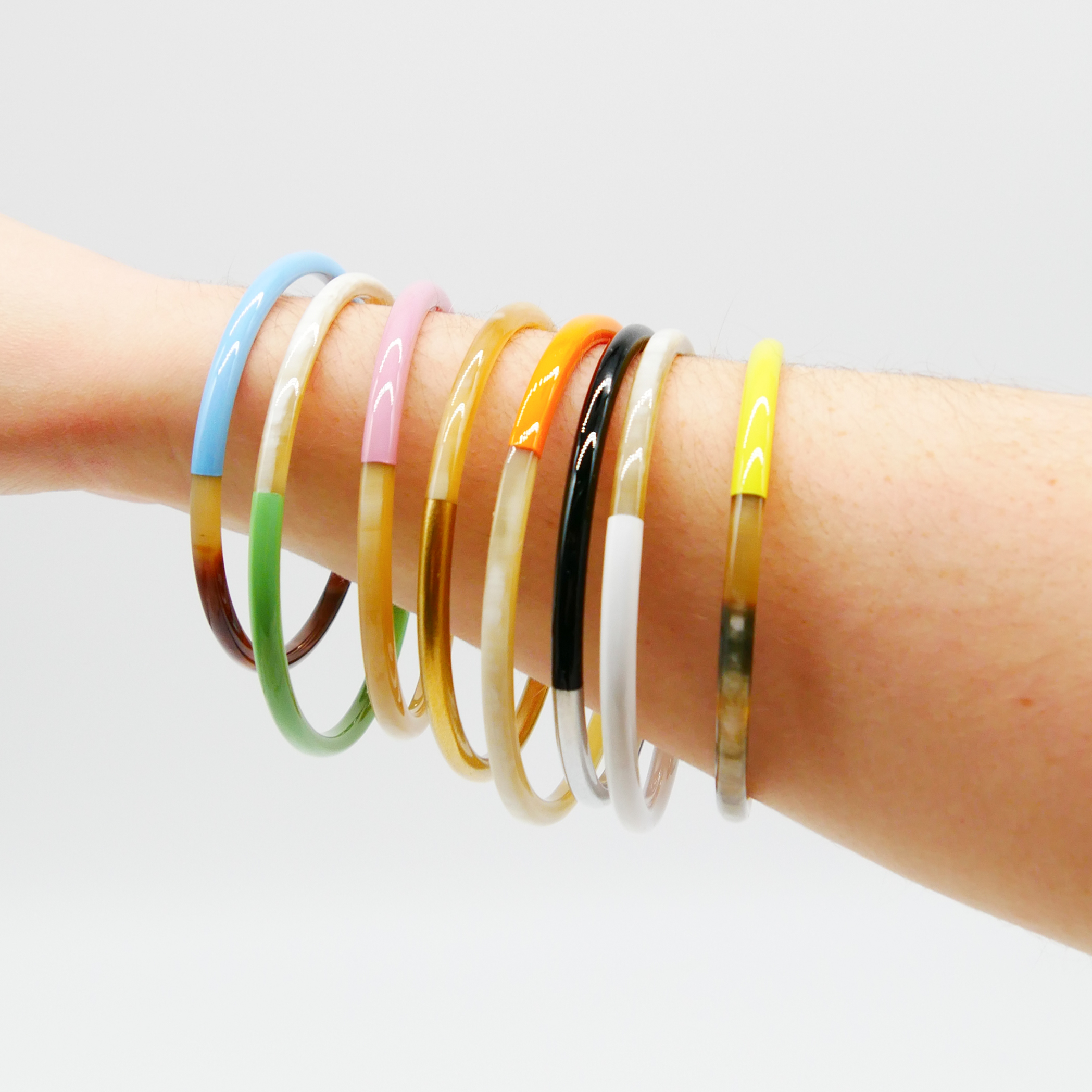  "Craft Art" zarter Armreif, weißes Horn, Lack weiß