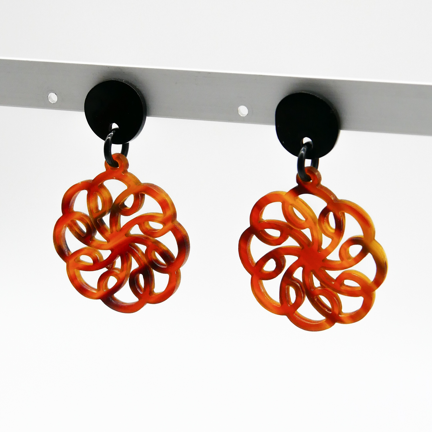  "Craft Art" Ohrring "Mandala" Ø ca. 45 mm, schwarzes und braunes Horn 