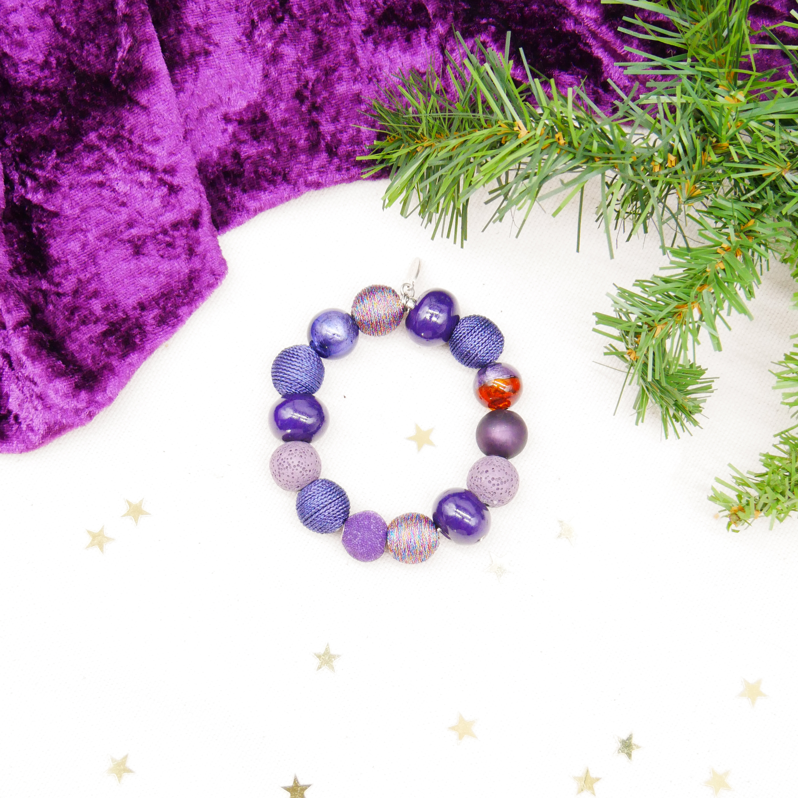  "Bollywood" Armband auf Gummi, aubergine