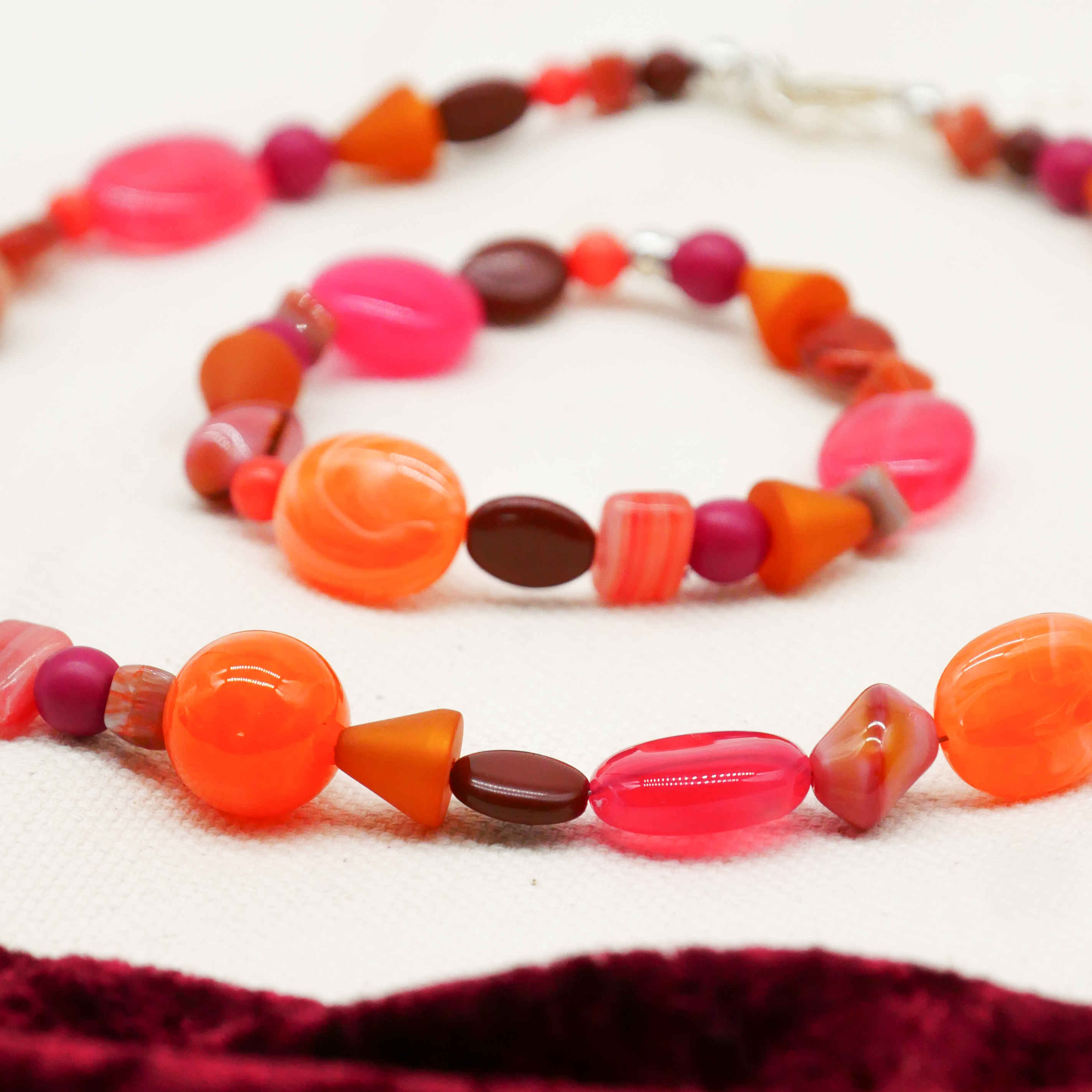 "Summer Feeling",  Chain with different shapes, Glas- and Resin Pearls, pink-orange