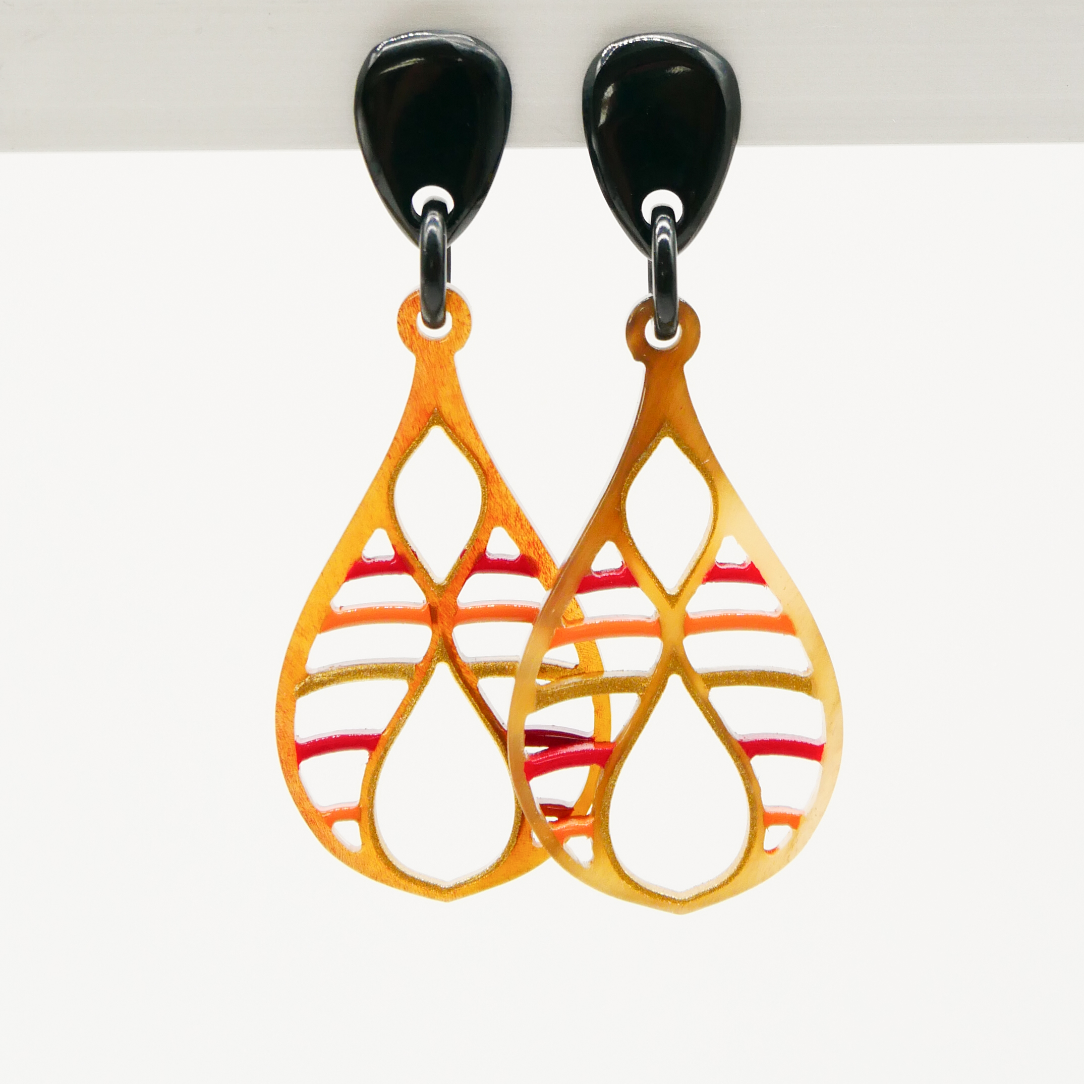 "Craft Art", Ohrring "Teardrop", braunes Horn, Lack peach "Craft Art", Ohrring "Teardrop", braunes Horn, Lack peach