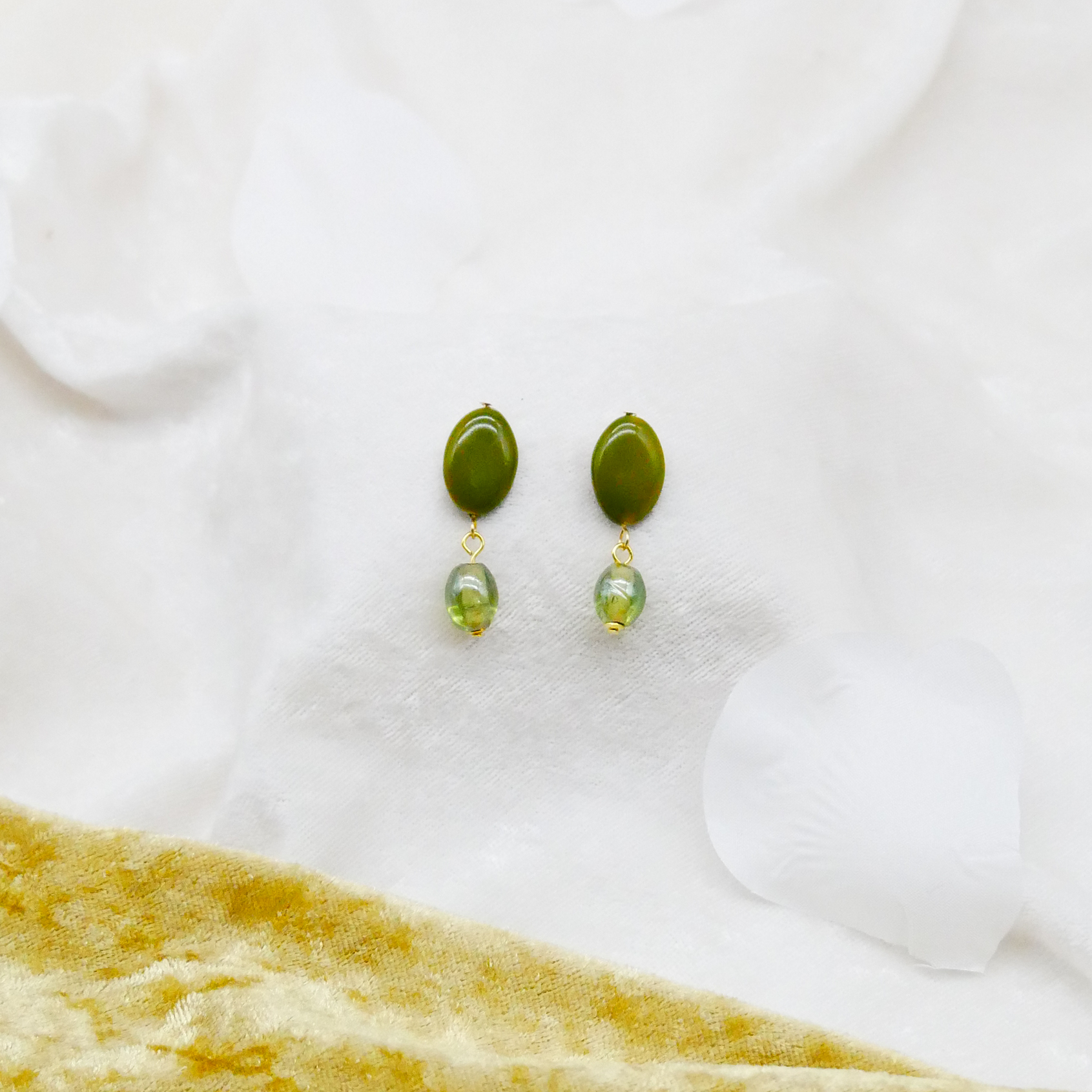 "Summer-Feeling"  Ohrring aus verschiedenen Formen, Glas- und Resin Perlen, grün