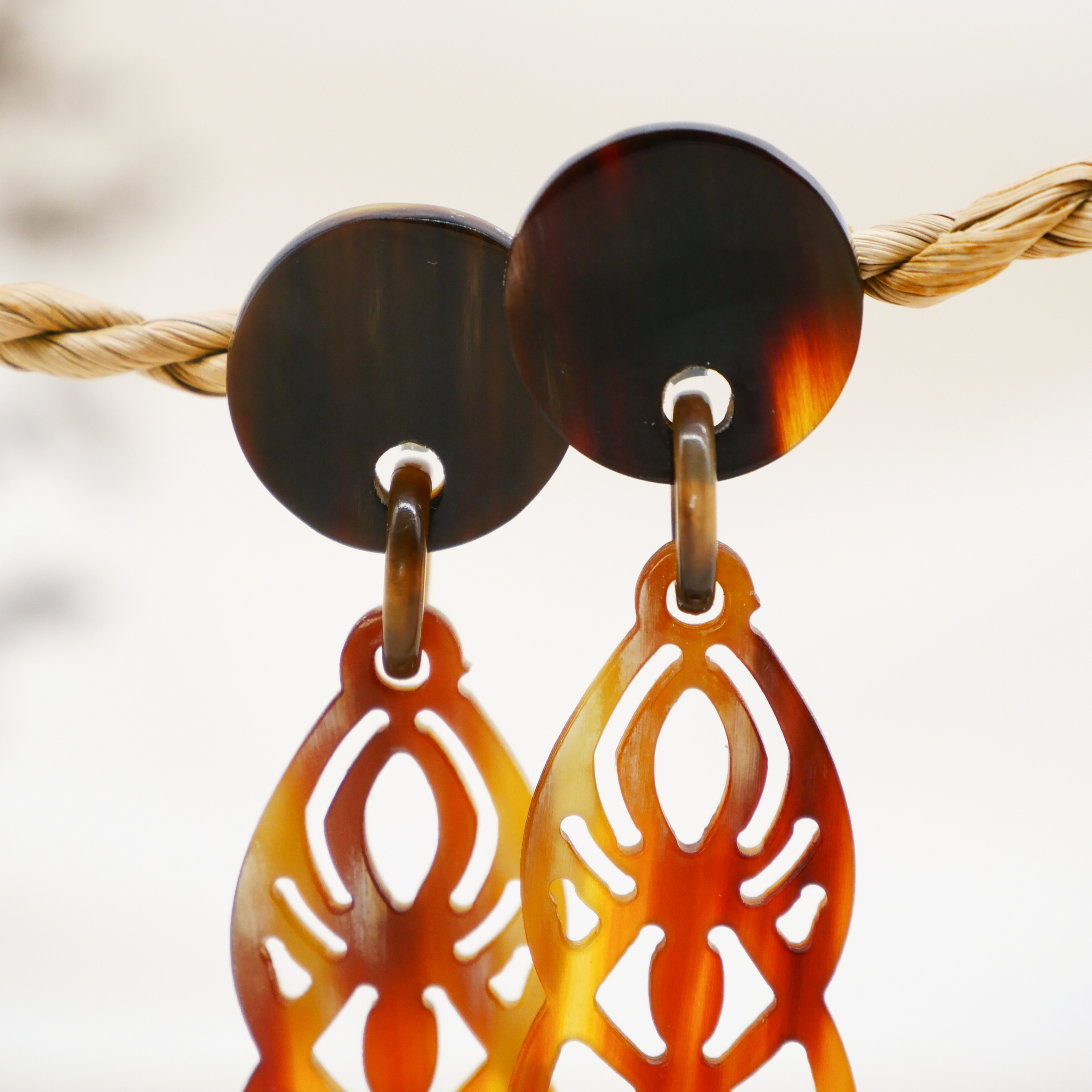"Craft Art", Ohrring "Spider" braunes afrikanisches Horn "Craft Art", Ohrring "Spider" braunes afrikanisches Horn