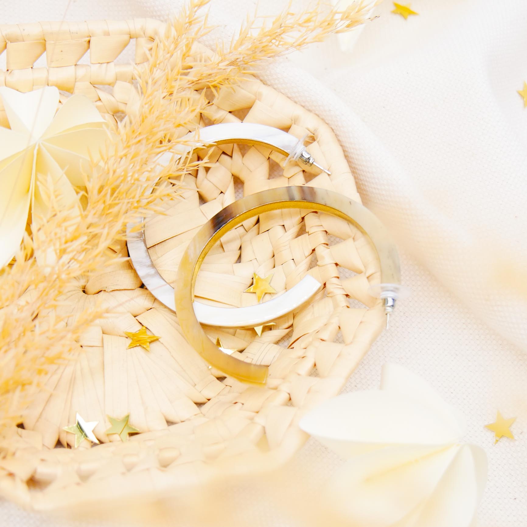 "Craft-Art" horn earring open oblong circlet, white horn
