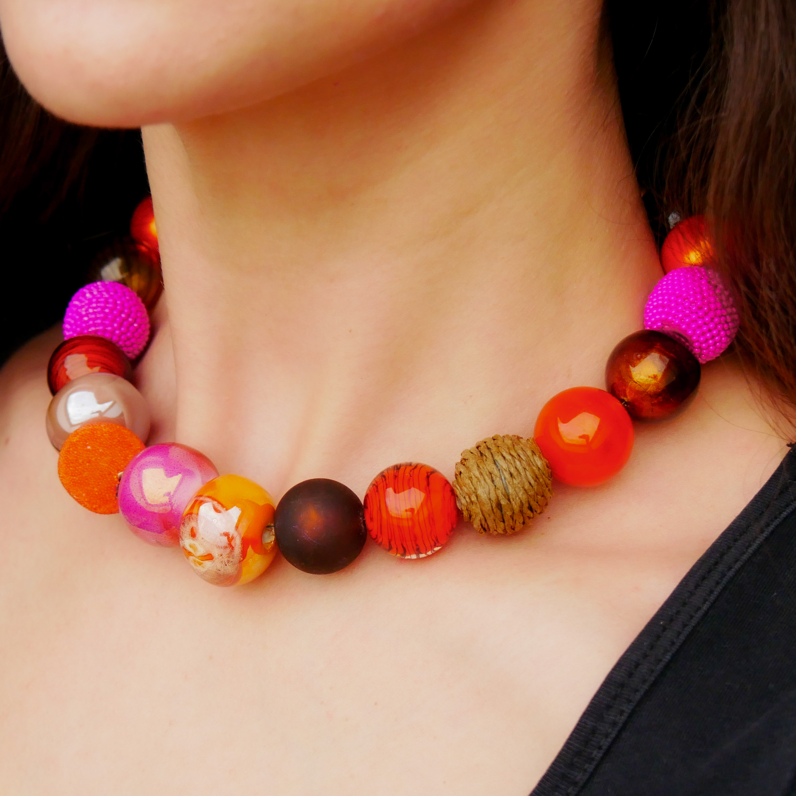 "Bollywood" Kette Ø ca. 20 mm, braun-pink