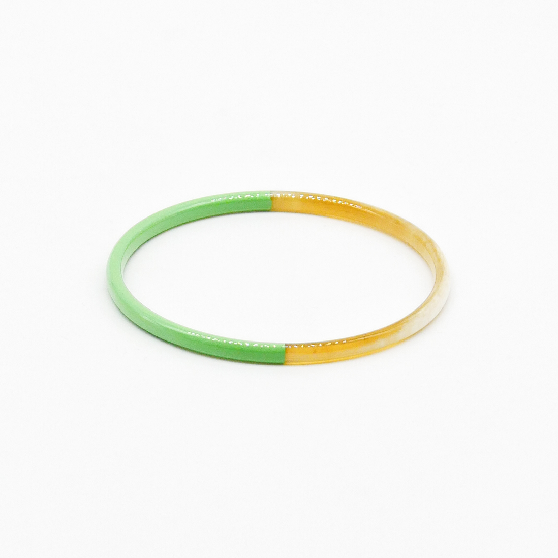  "Craft Art" zarter Armreif, weißes Horn, Lack hellgrün