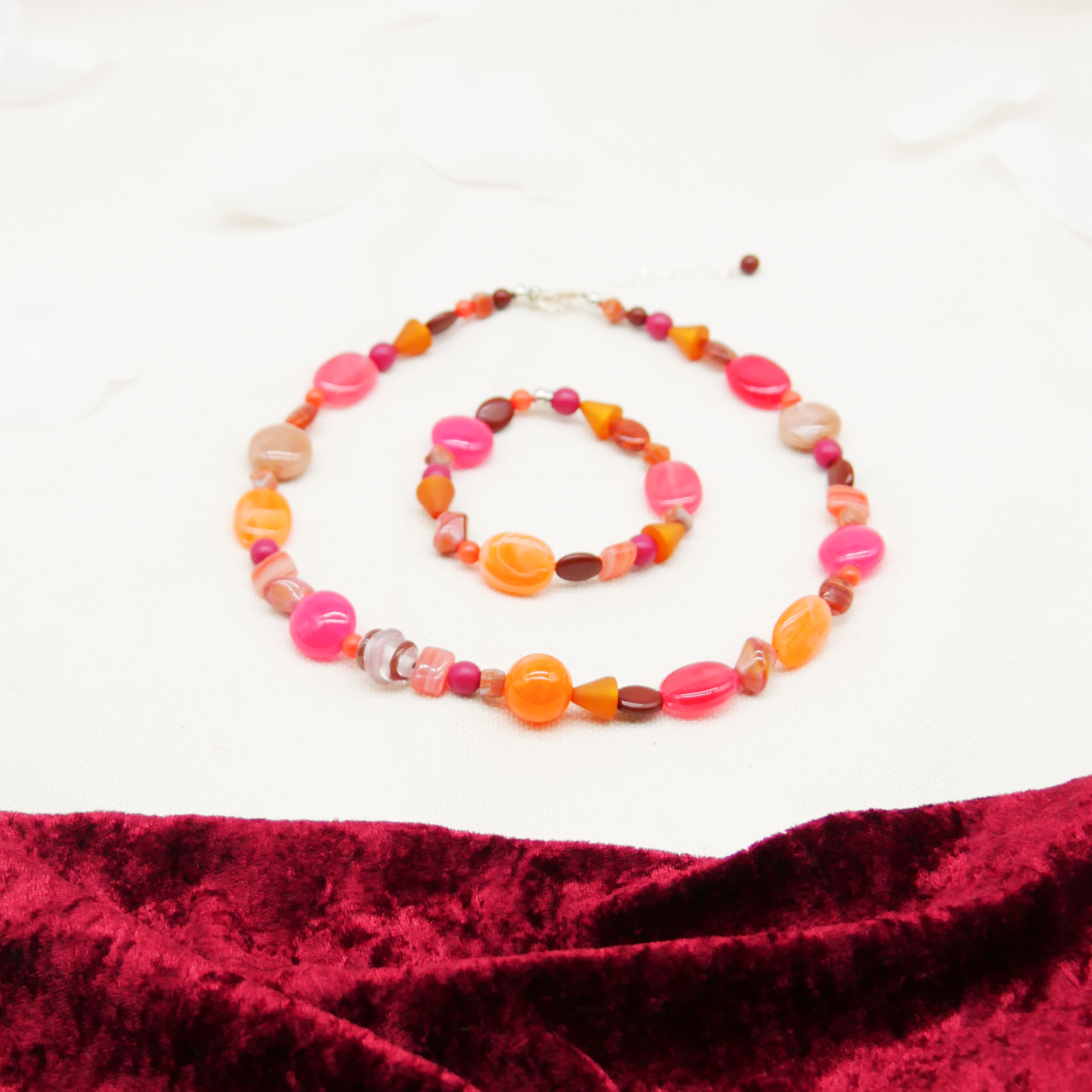 "Summer Feeling",  Chain with different shapes, Glas- and Resin Pearls, pink-orange