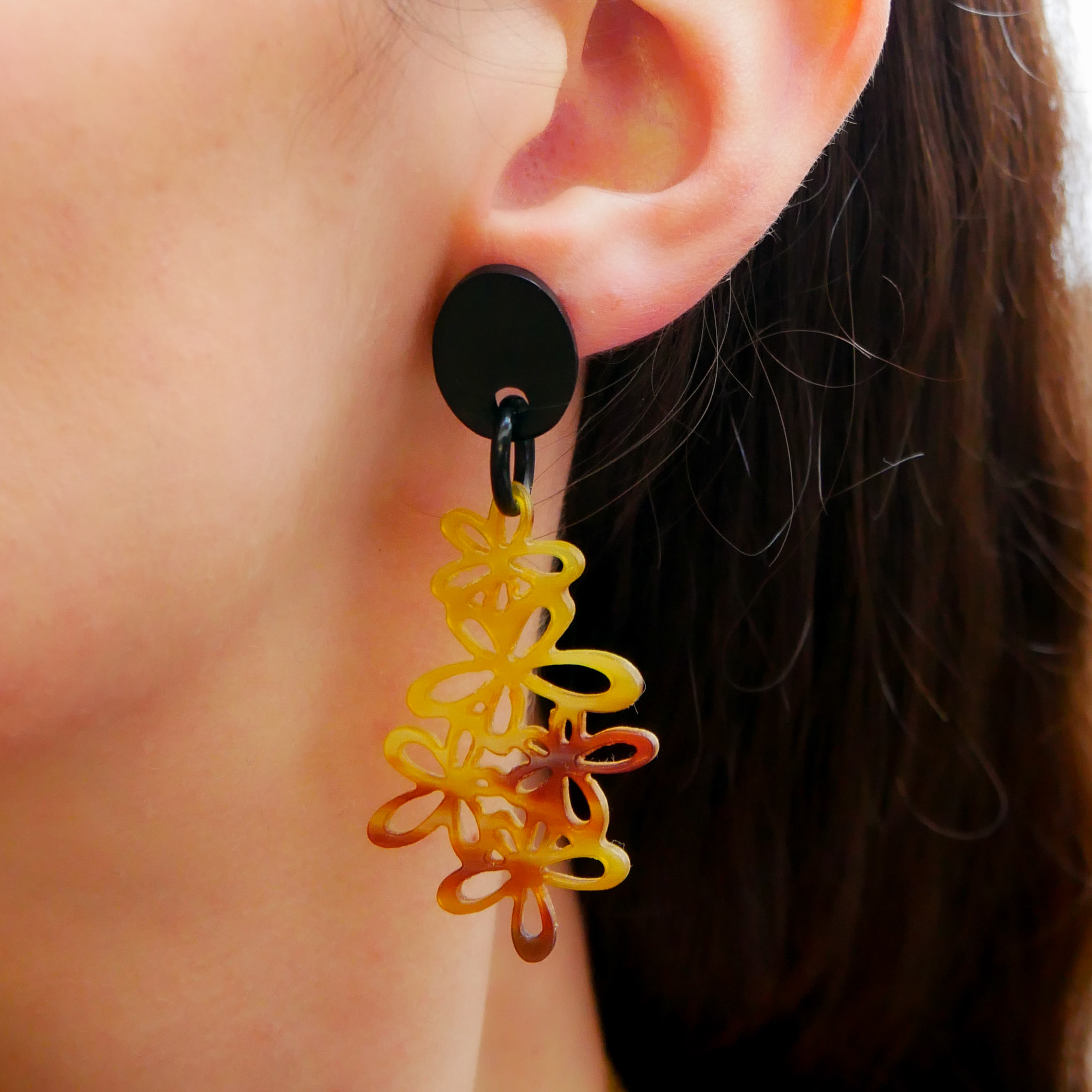 "Craft Art" Ohrring "Blütenzauber" schwarzes und braunes Horn