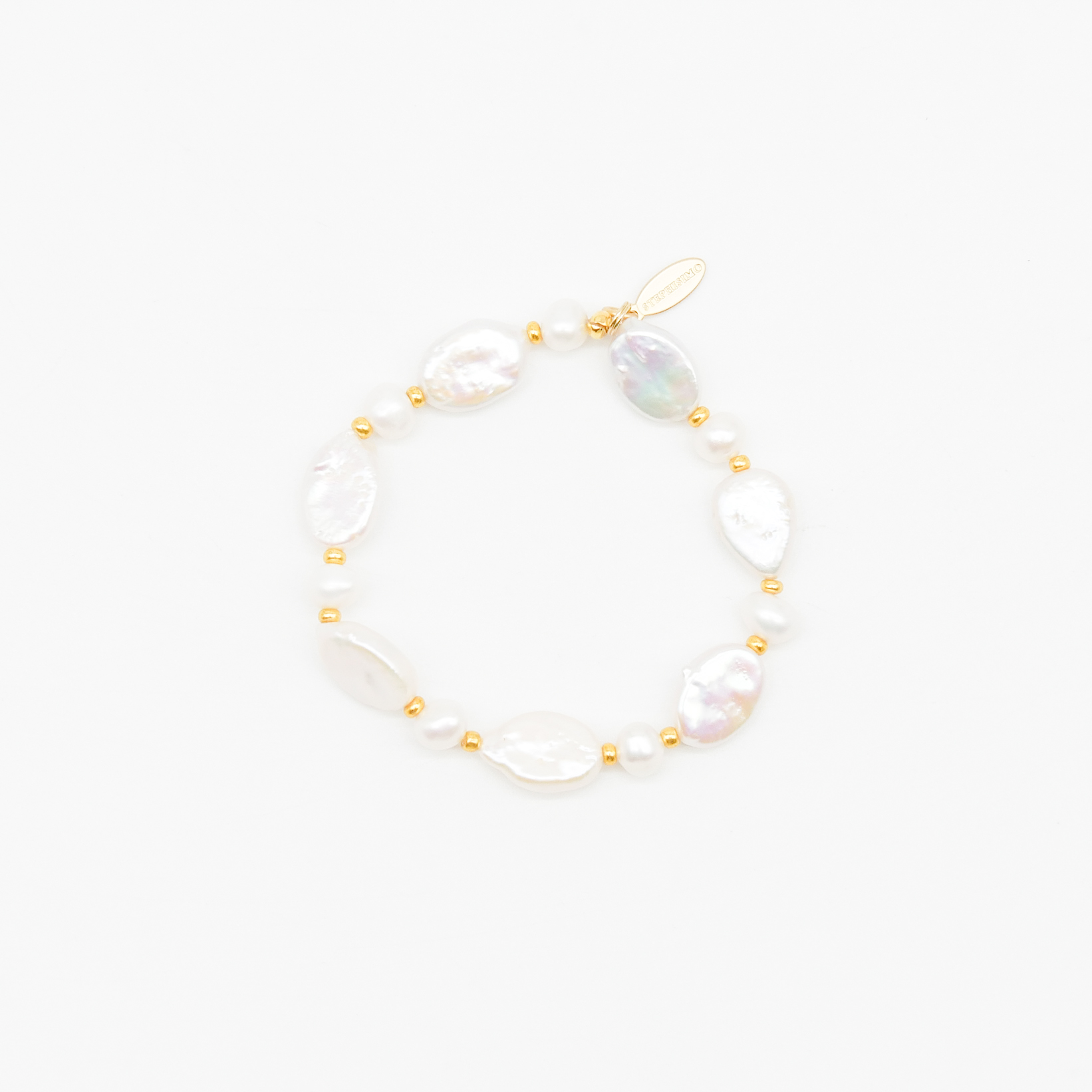 "Freshwater Pearls" - Armband auf Gummi oval ca. 16 x 11 und ø 7 mm, goldfarbene Perlen
