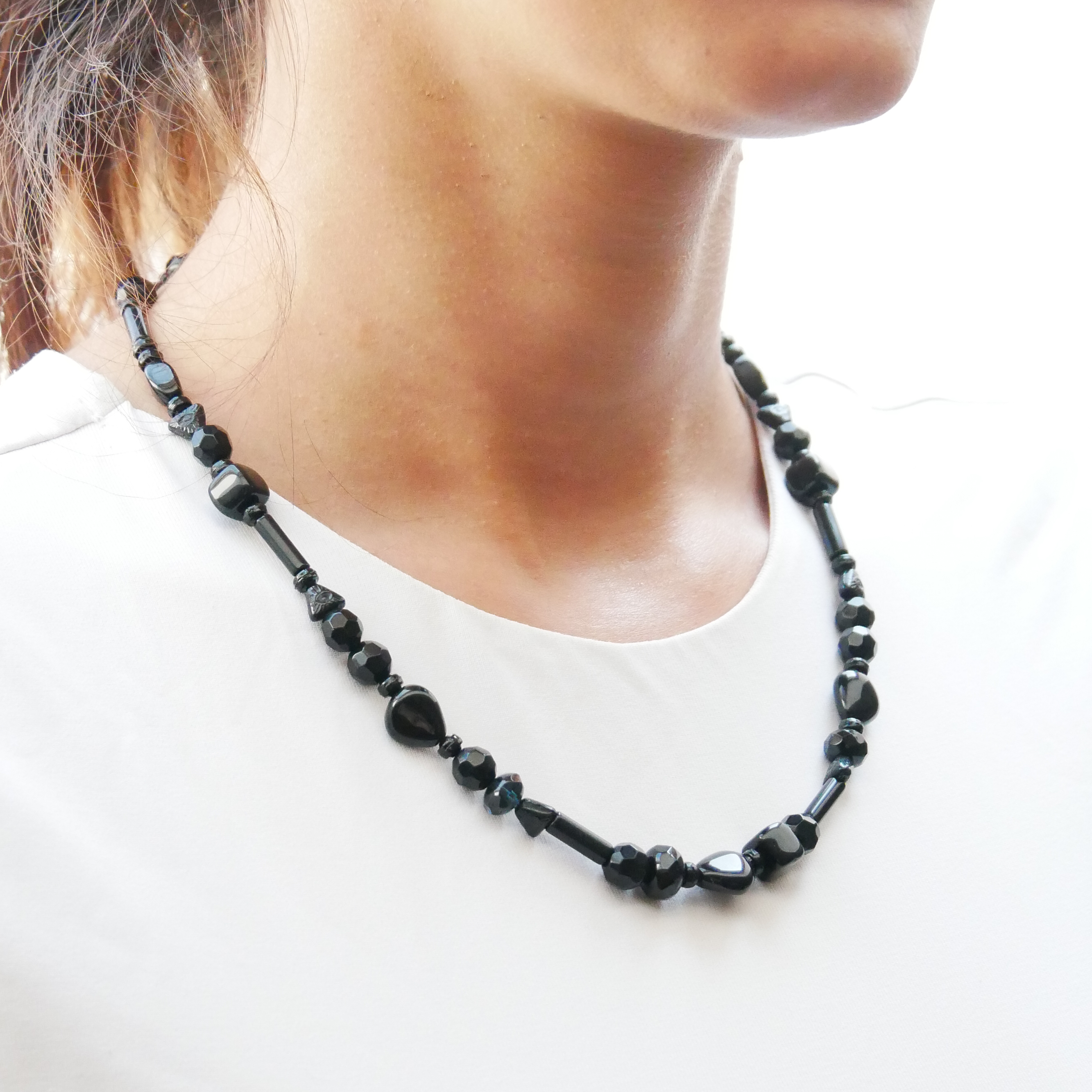  "Jet Schmuck" Kette ca. 48 cm schwarze Glasperlen, verschiedene Formen