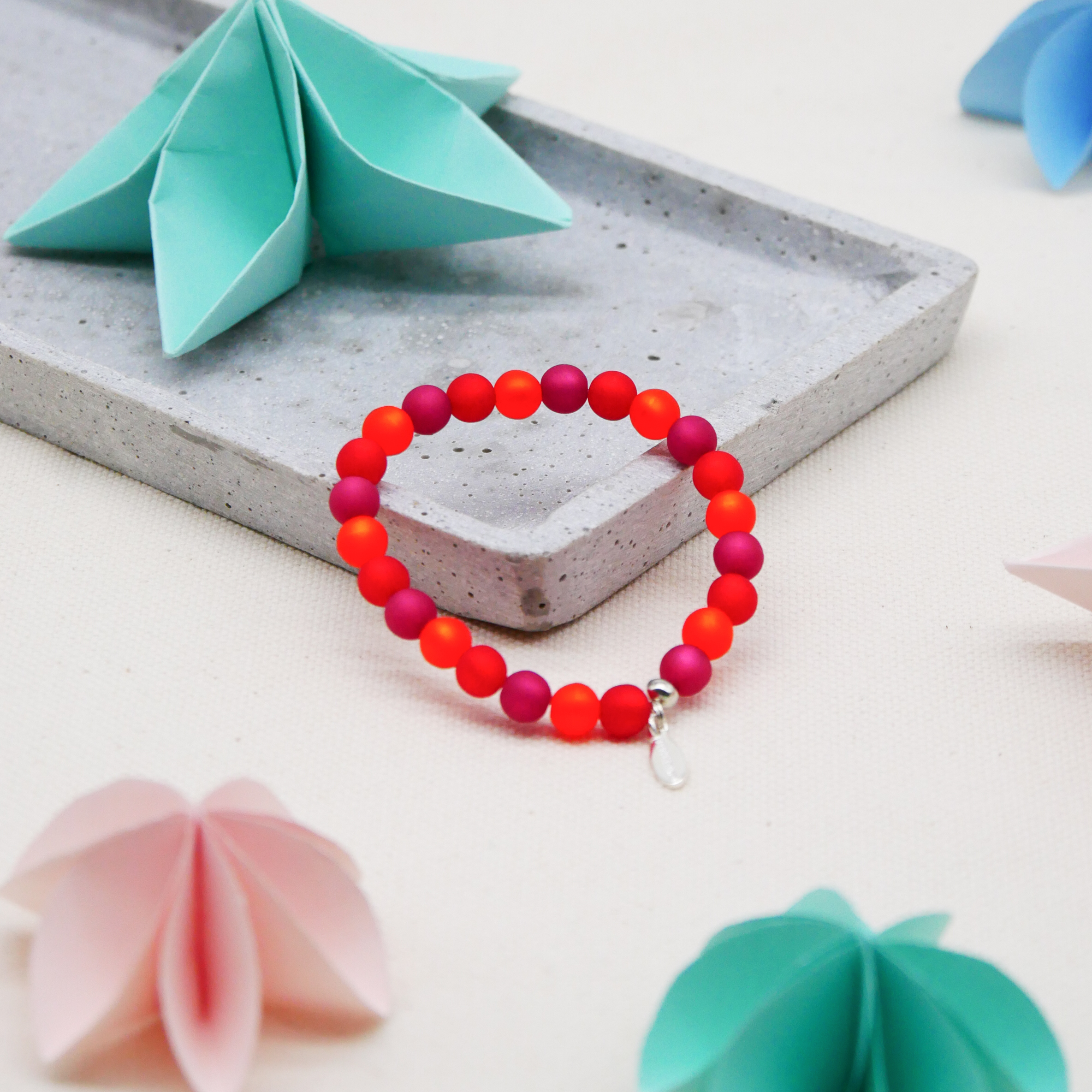  Color Explosion, Armband auf Gummi Ø 8 mm, Glas- und Polaris Perlen, Mars rot-pink