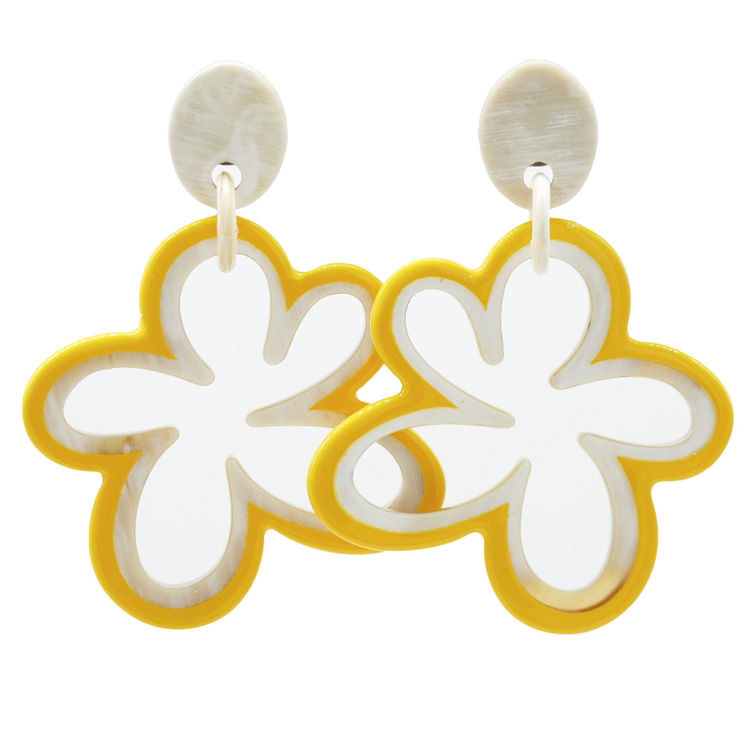 "Craft Art" Ohrringe "Blossom", weißes Horn, gelber Lack
