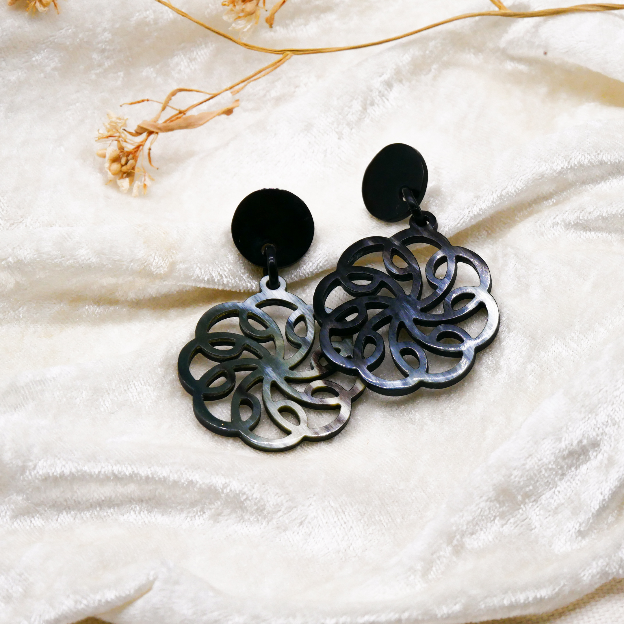  "Craft Art" Ohrring "Mandala" Ø ca. 45 mm, schwarzes und marble Horn