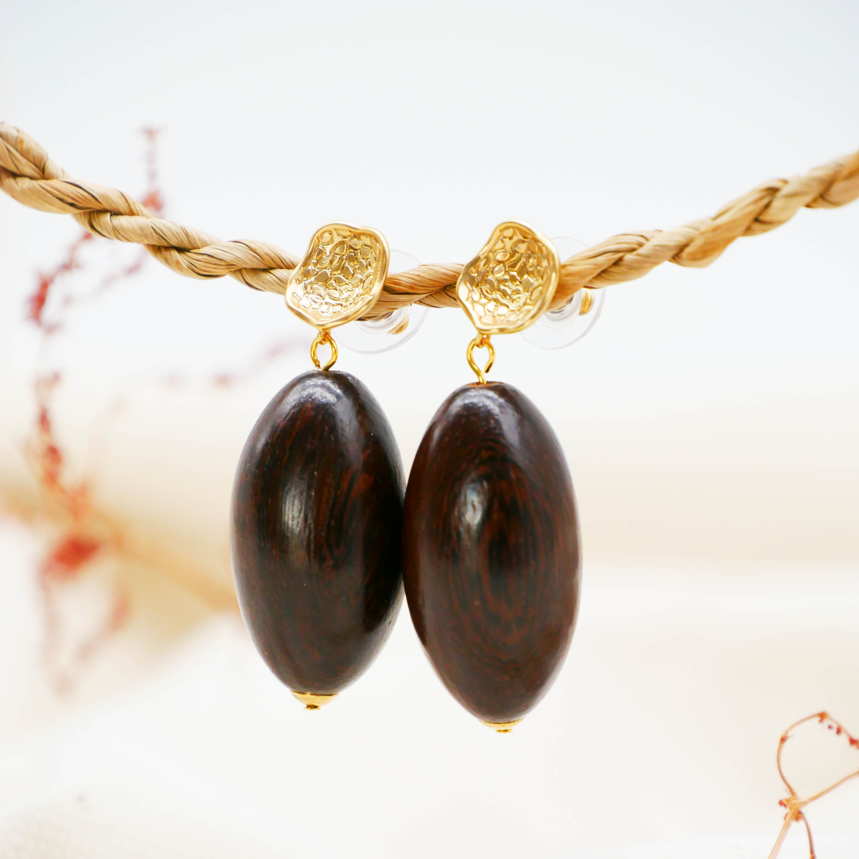 "Woodland", Ohrring Robles Olive ca. 35x18 mm vergoldetes rundes Oberteil