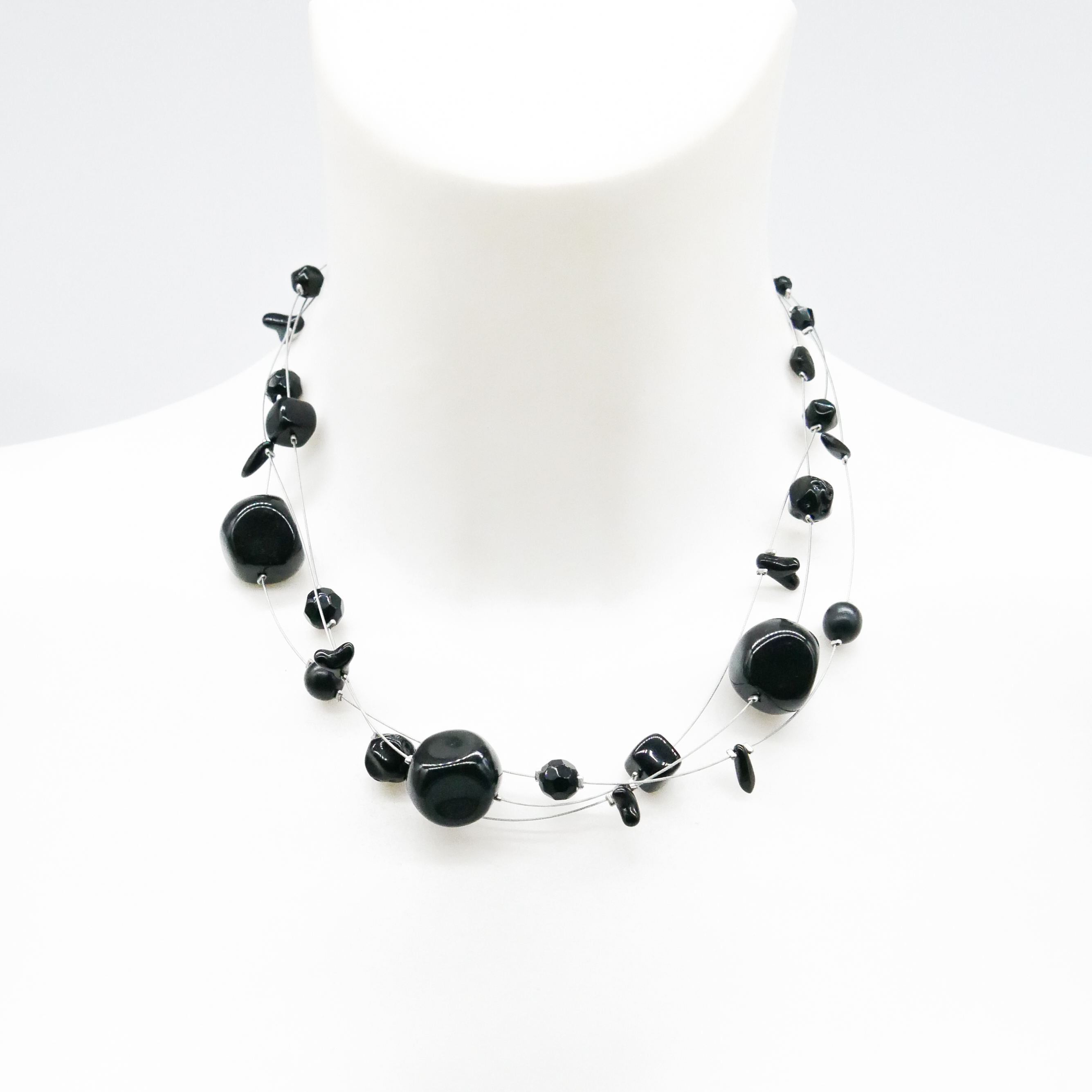  "Jet Schmuck" 3-Strang Kette, schwarze Glasperlen, verschiedene Formen 