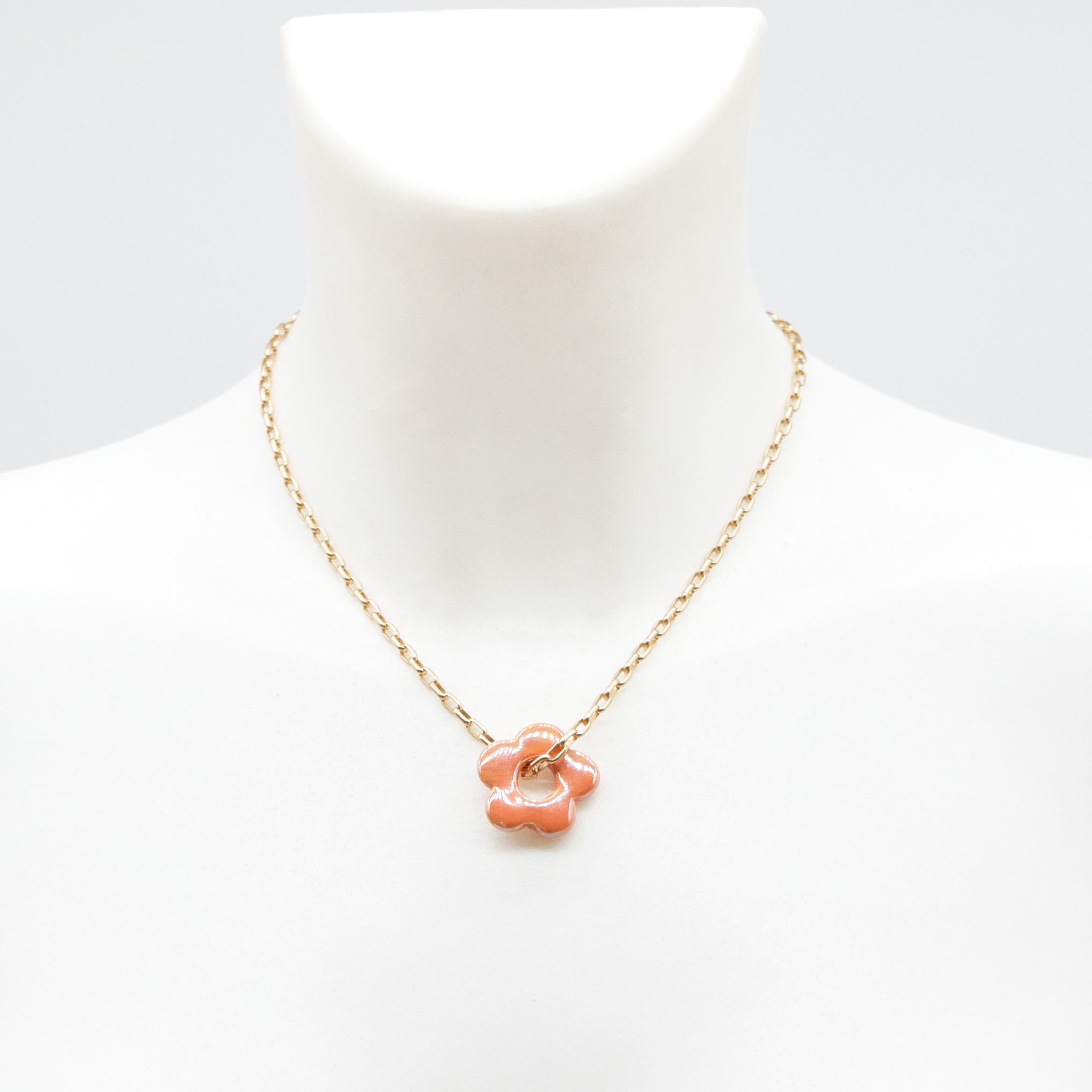 "Summer-Feeling", Kurze Metallkette vergoldet, Keramikblume orange