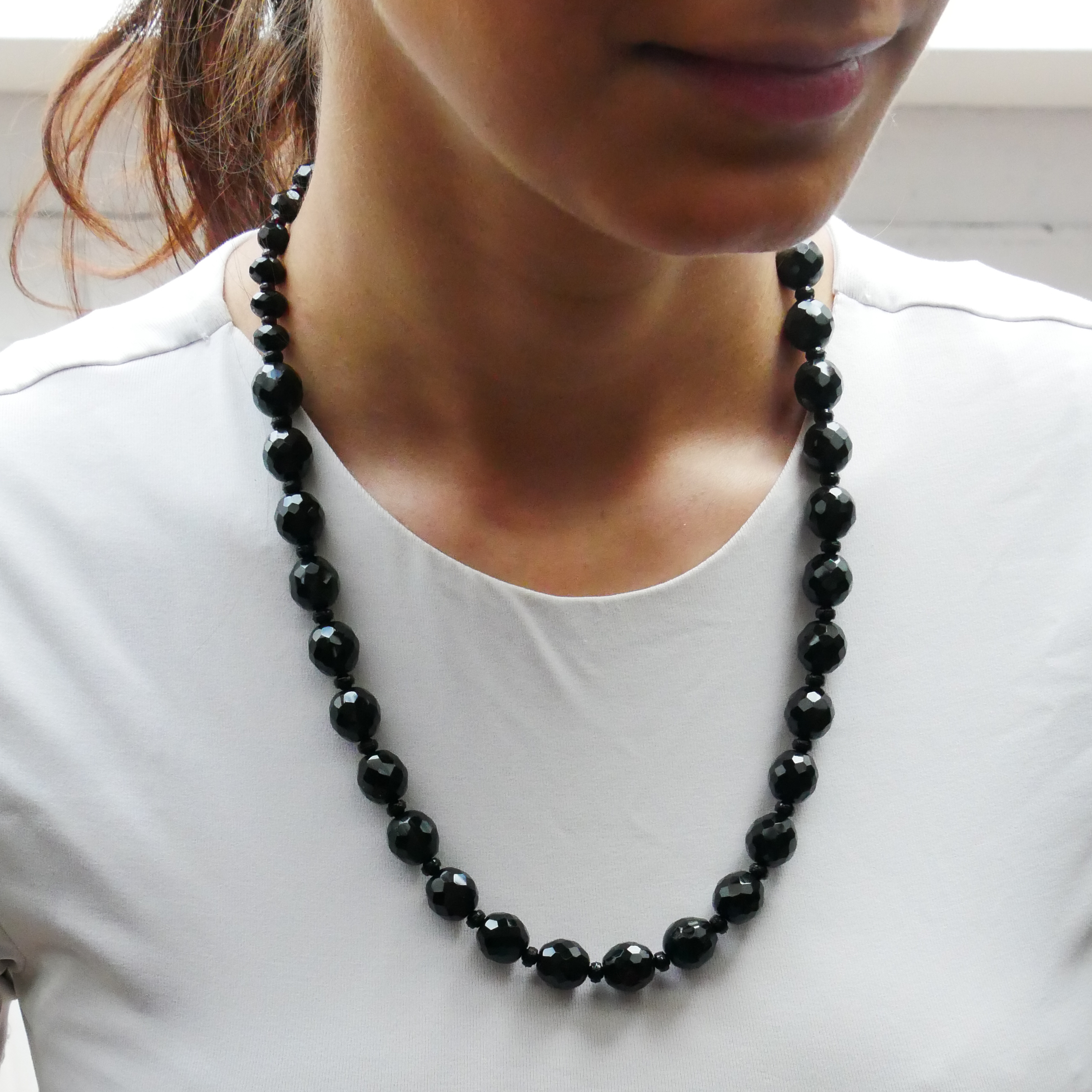  "Jet Schmuck" Kette ca. 55 cm schwarze facettierte Glasperlen Ø 12 mm mit Verlauf