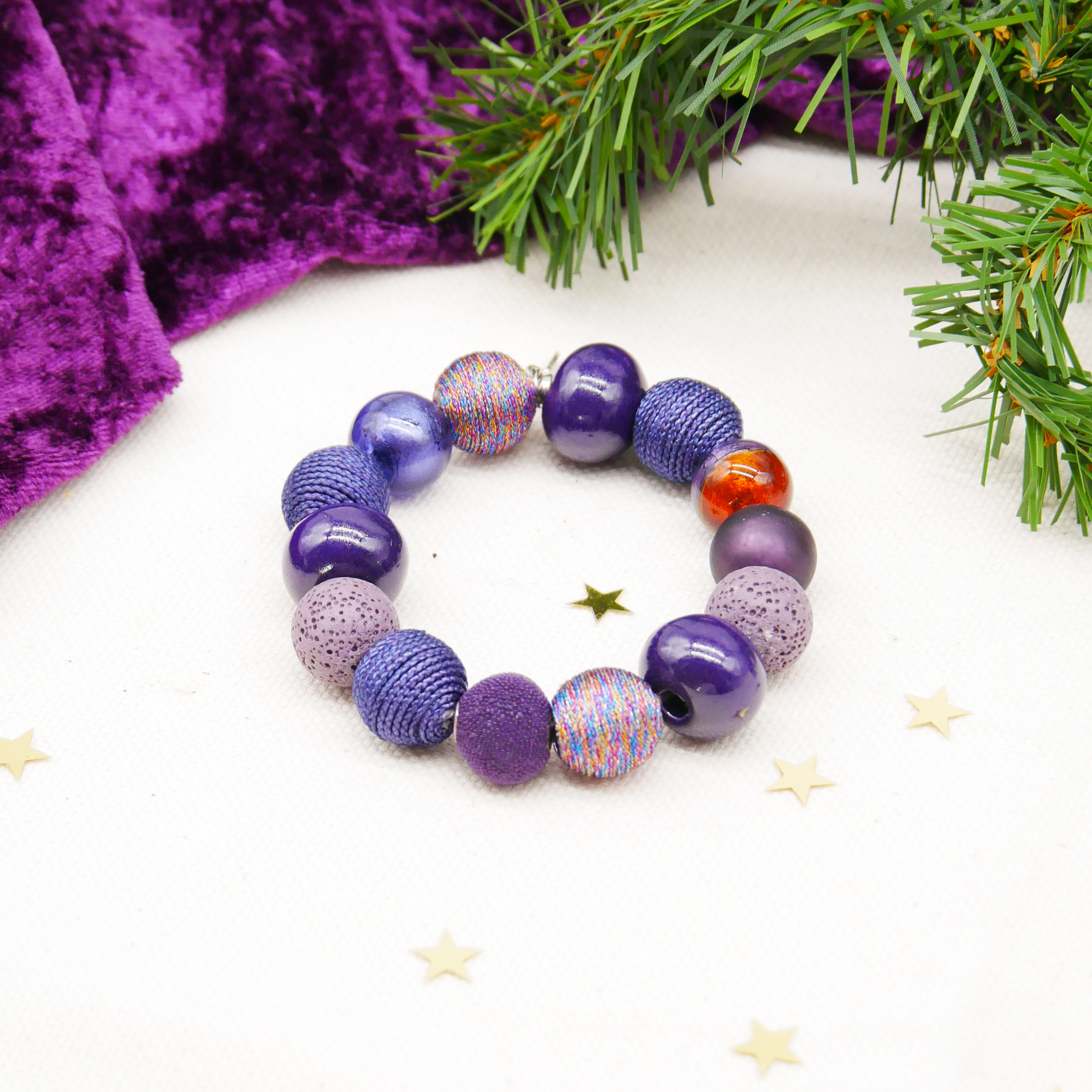  "Bollywood" Armband auf Gummi, aubergine