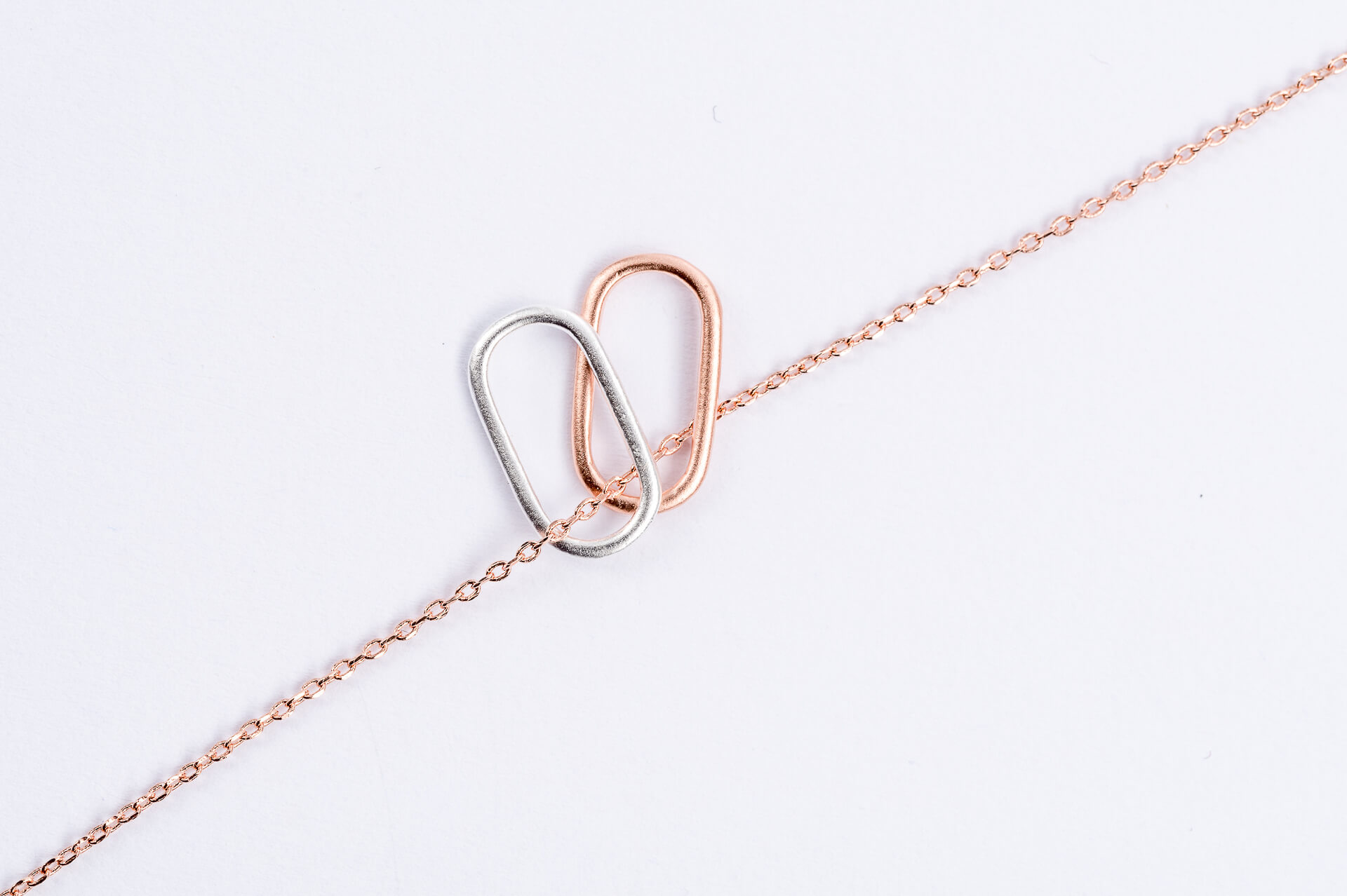 "Fine Filigré" feines Armband, 2 ovale Anhänger, rosévergoldet