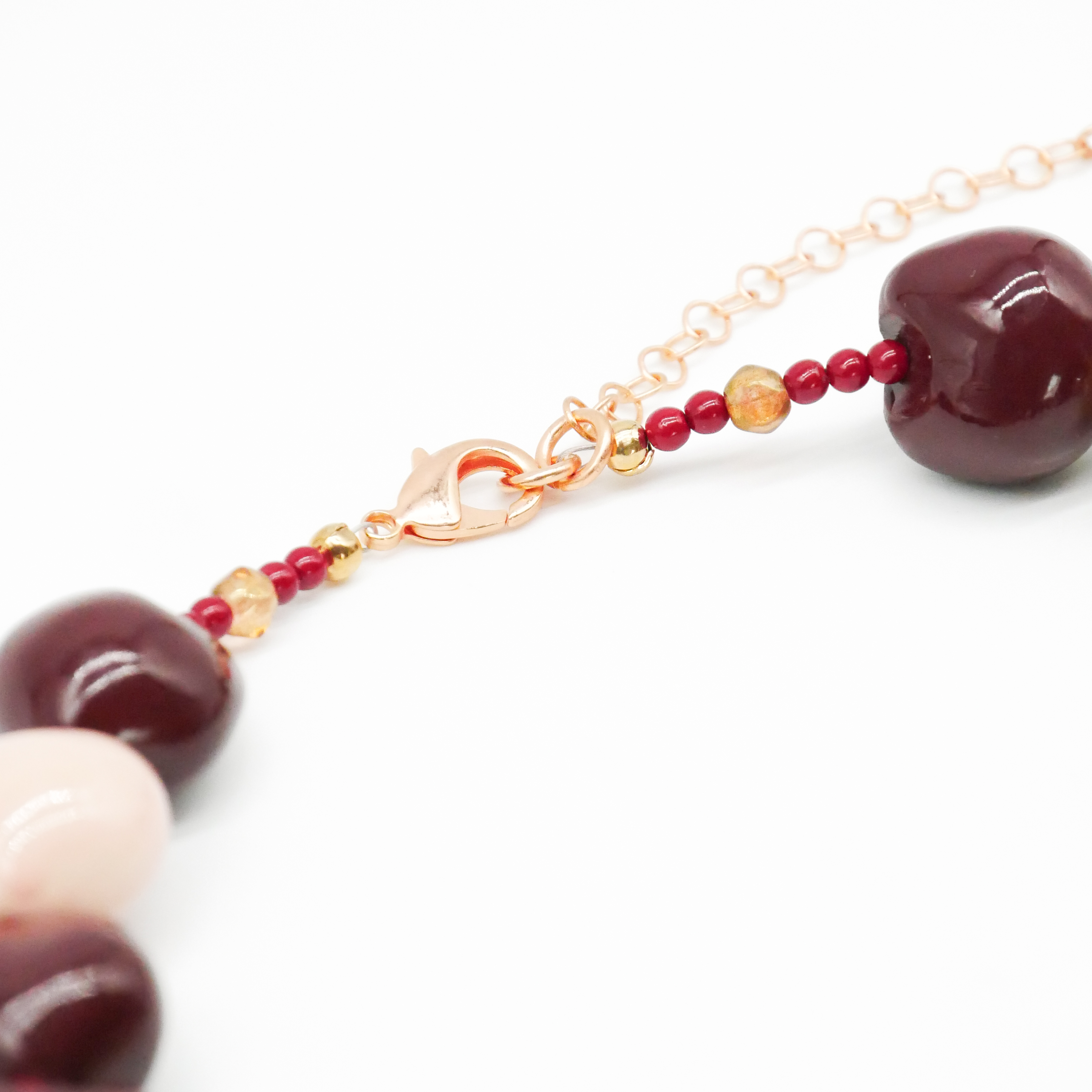  "Summer Feeling" Kette ca. 60 cm, Lumba Samen, Glasperlen, Resin Perle, wein 