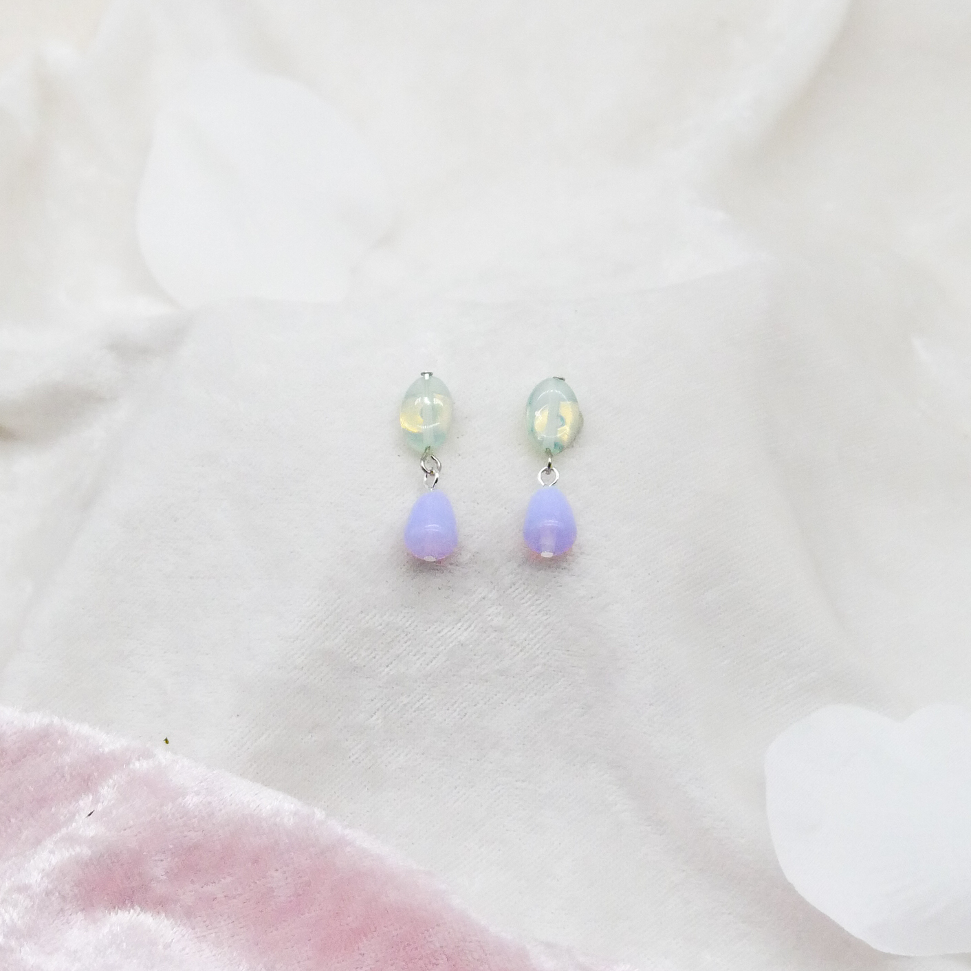 "Summer-Feeling"  Ohrring aus verschiedenen Formen, Glas- und Resin Perlen, opal-pas