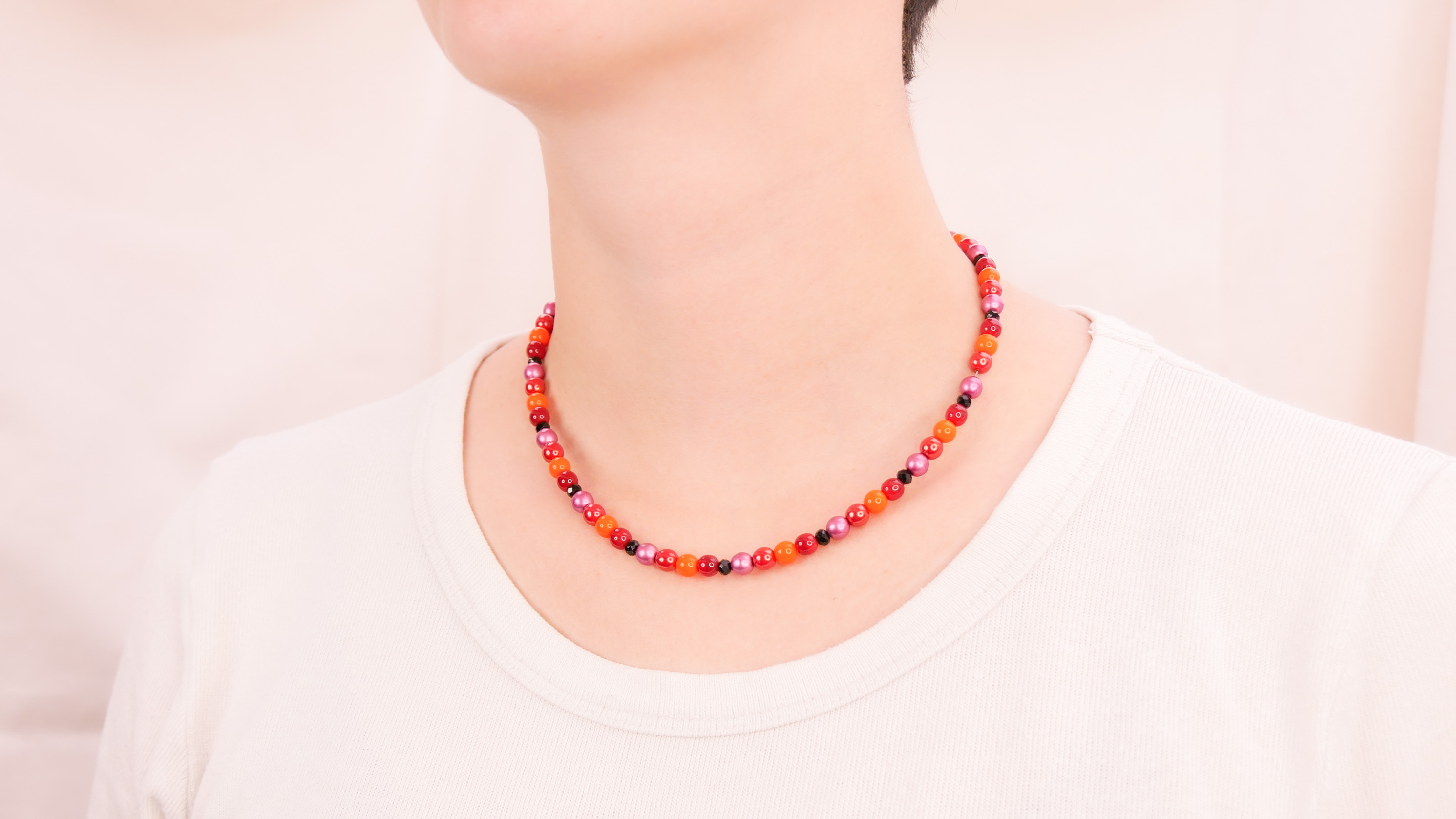 feine kurze Perlenkette, Ruby Sun