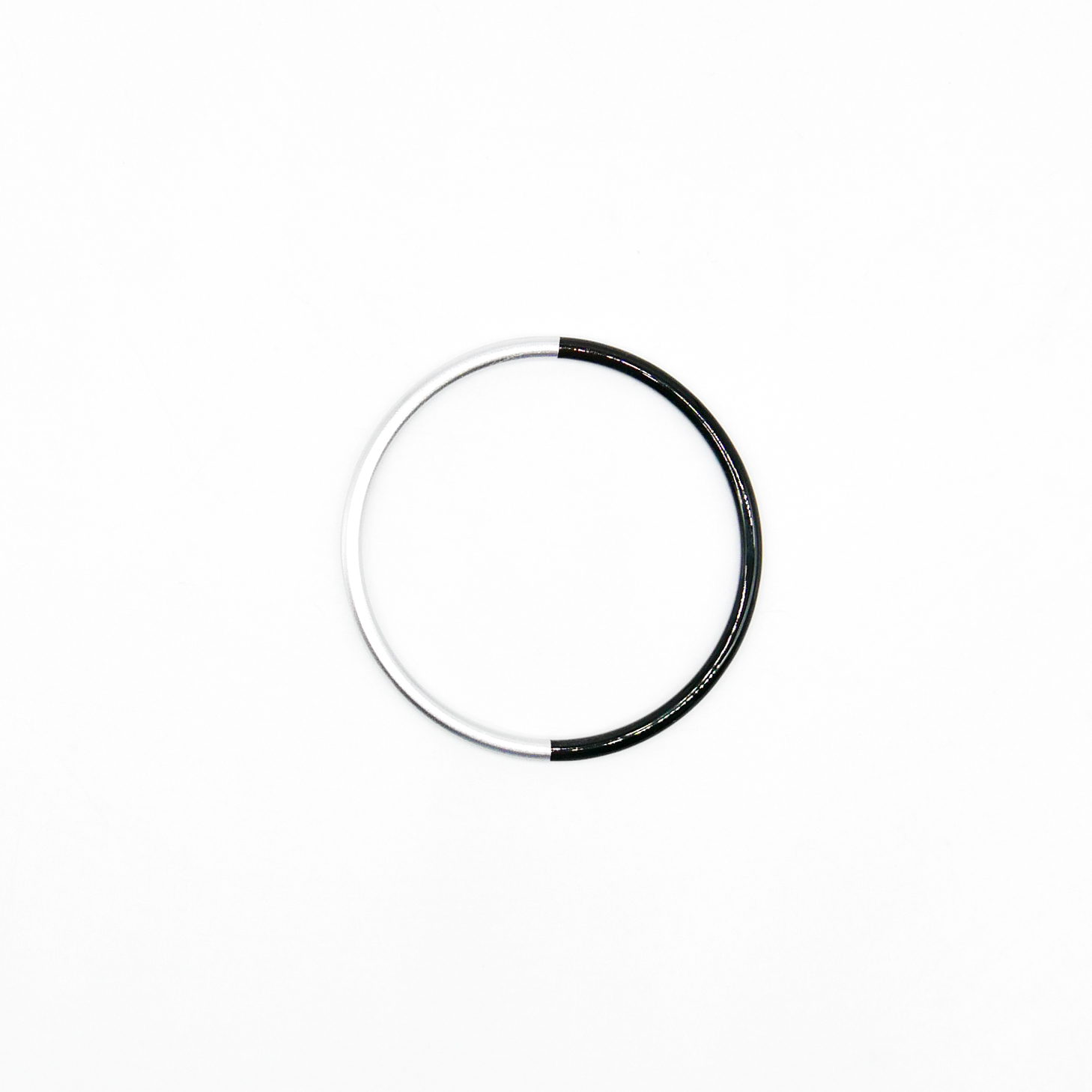  "Craft Art" zarter Armreif, schwarzes Horn, Lack silber