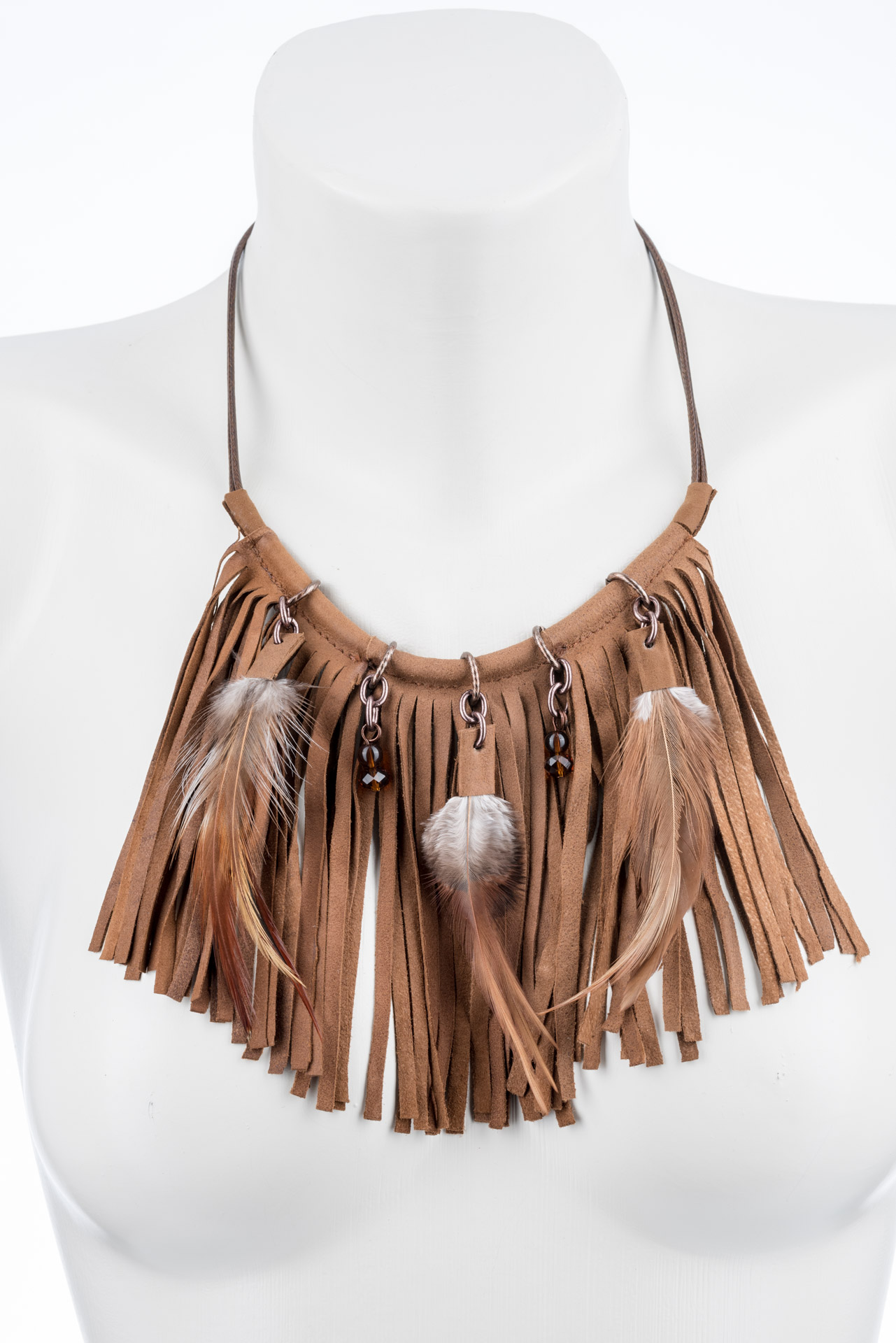 "Boho" kurze Kette mit Federn und Lederfransen - camel