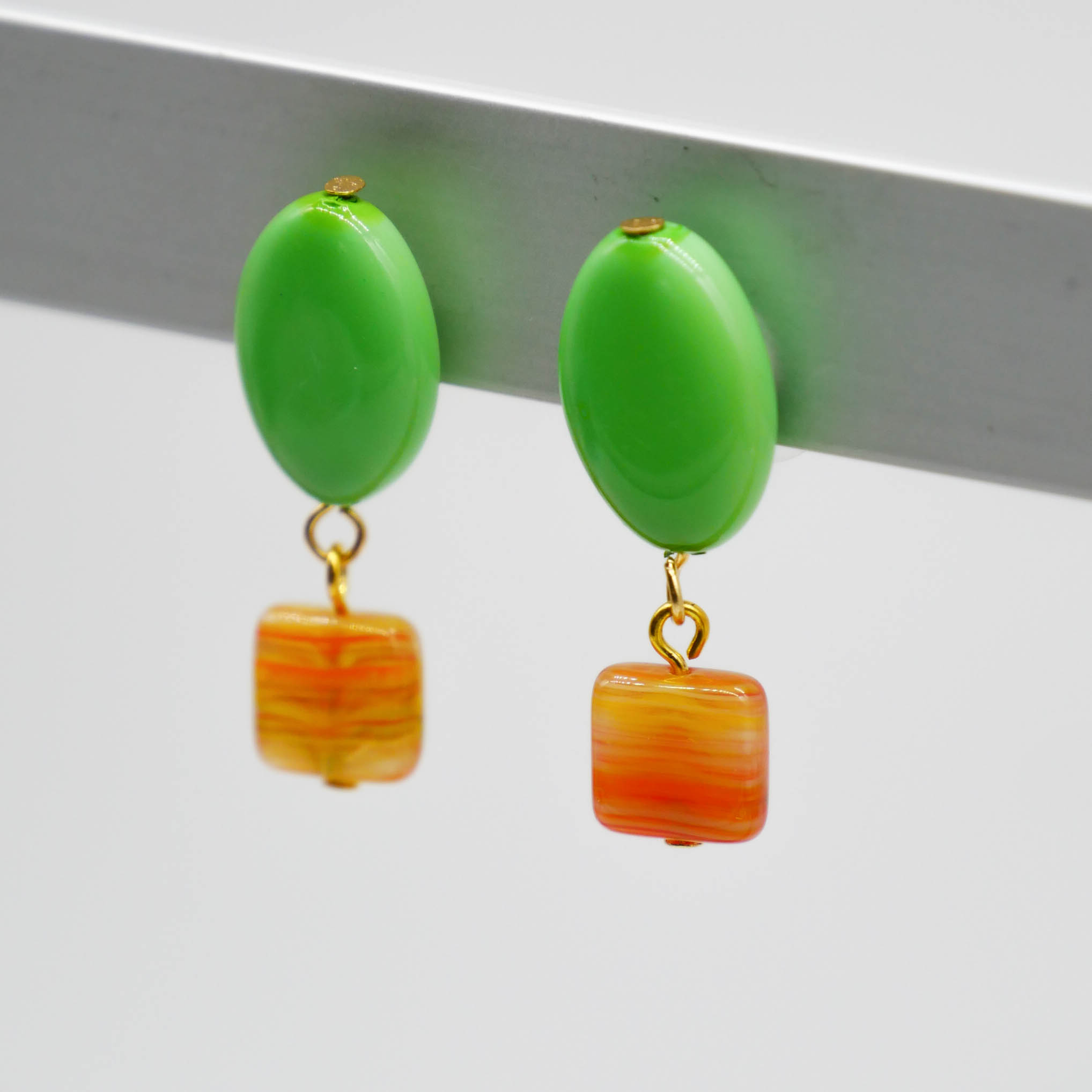 "Summer-Feeling"  Ohrring aus verschiedenen Formen, Glas- und Resin Perlen, multicolor