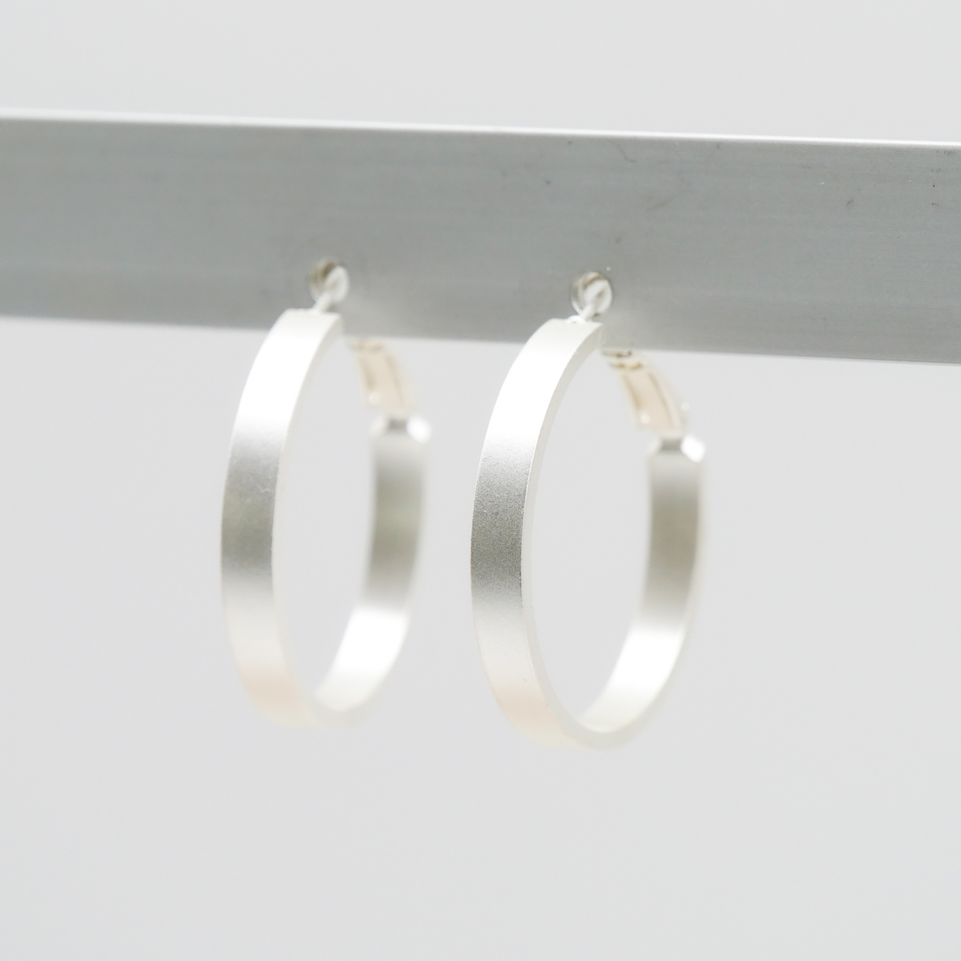  "Circle" Creole versilbert Ø 30, 4 mm breit glatt 