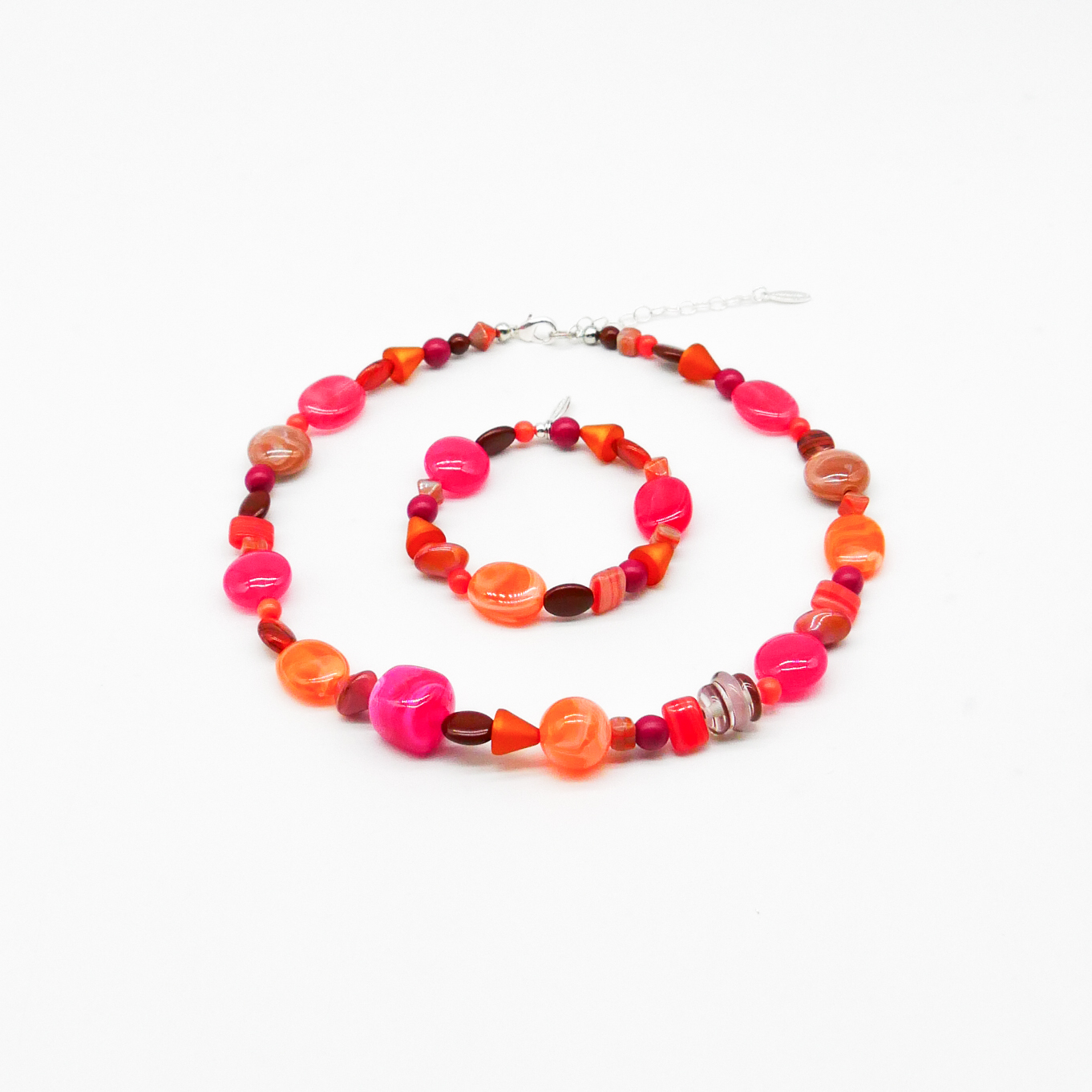 "Summer Feeling",  Kette aus verschiedenen Formen, Glas- und Resin Perlen, pink-orange