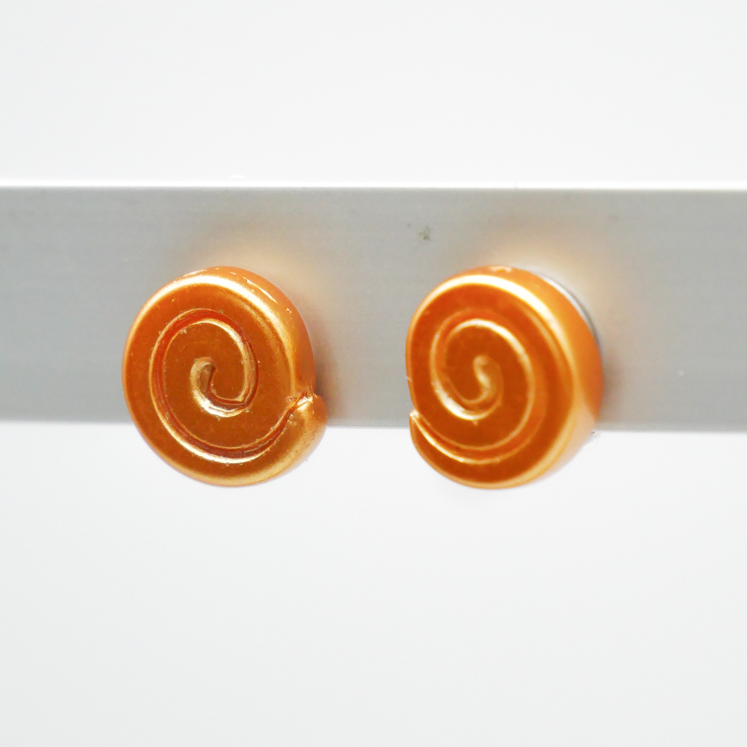  "Shell" Ohrclip kleine Glasschnecke sand